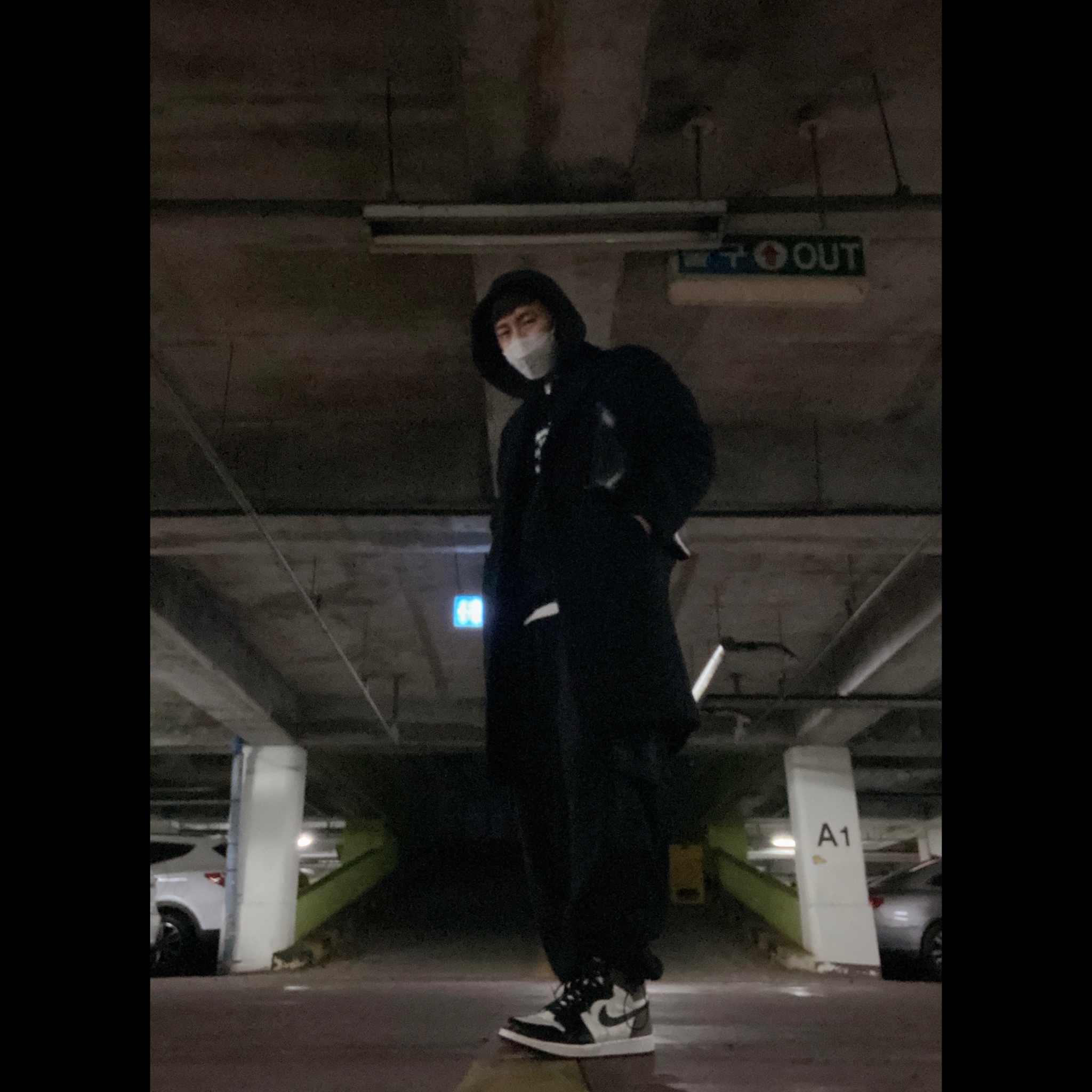 Jordan 1 Retro High OG Black Mocha, (W) Nike Dunk Low Disrupt Black White 착용 스타일 - 1