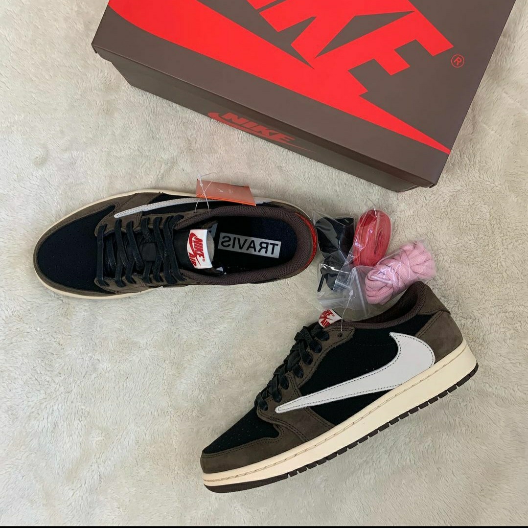 Jordan 1 x Travis Scott Retro Low OG SP Mocha 착용 스타일