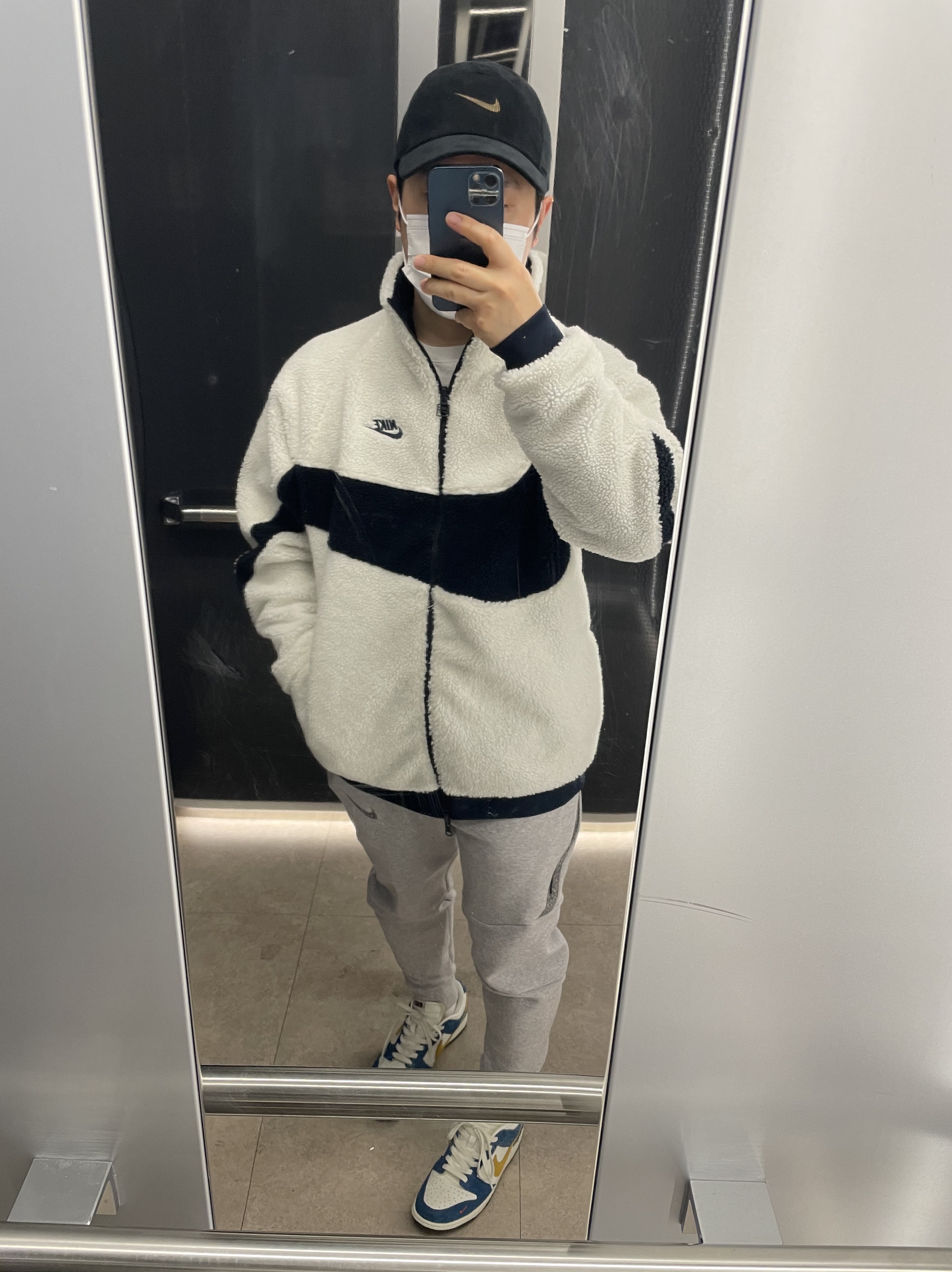 Nike Big Swoosh Full Zip Jacket White Navy, Nike x Kasina Dunk Low 80's Bus 착용 스타일