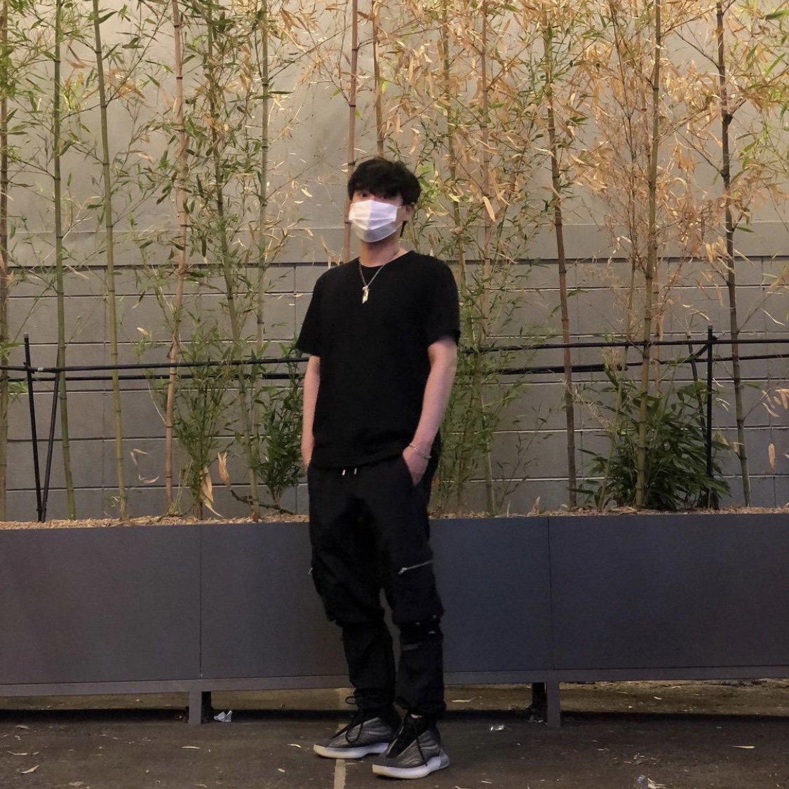 Adidas Yeezy QNTM Barium 착용 스타일