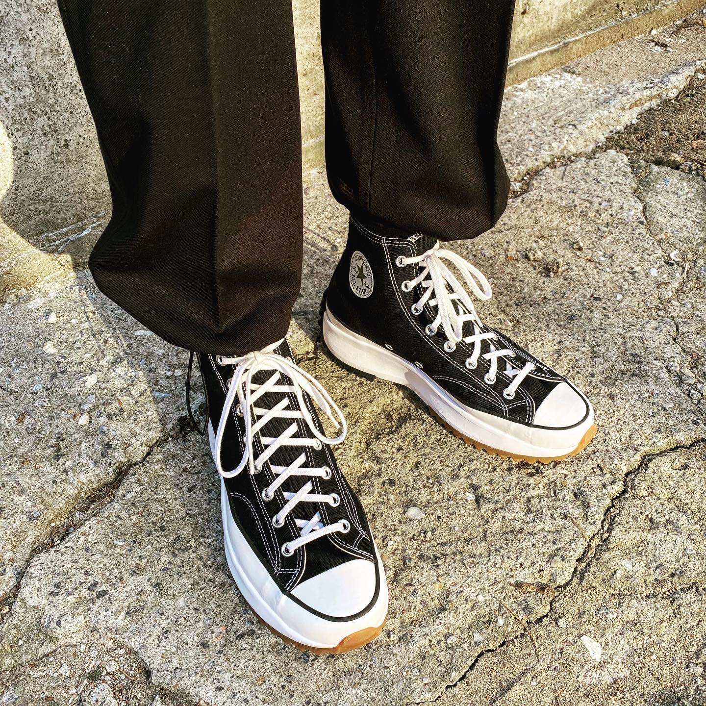 Converse Run Star Hike Hi Black White Gum 착용 스타일