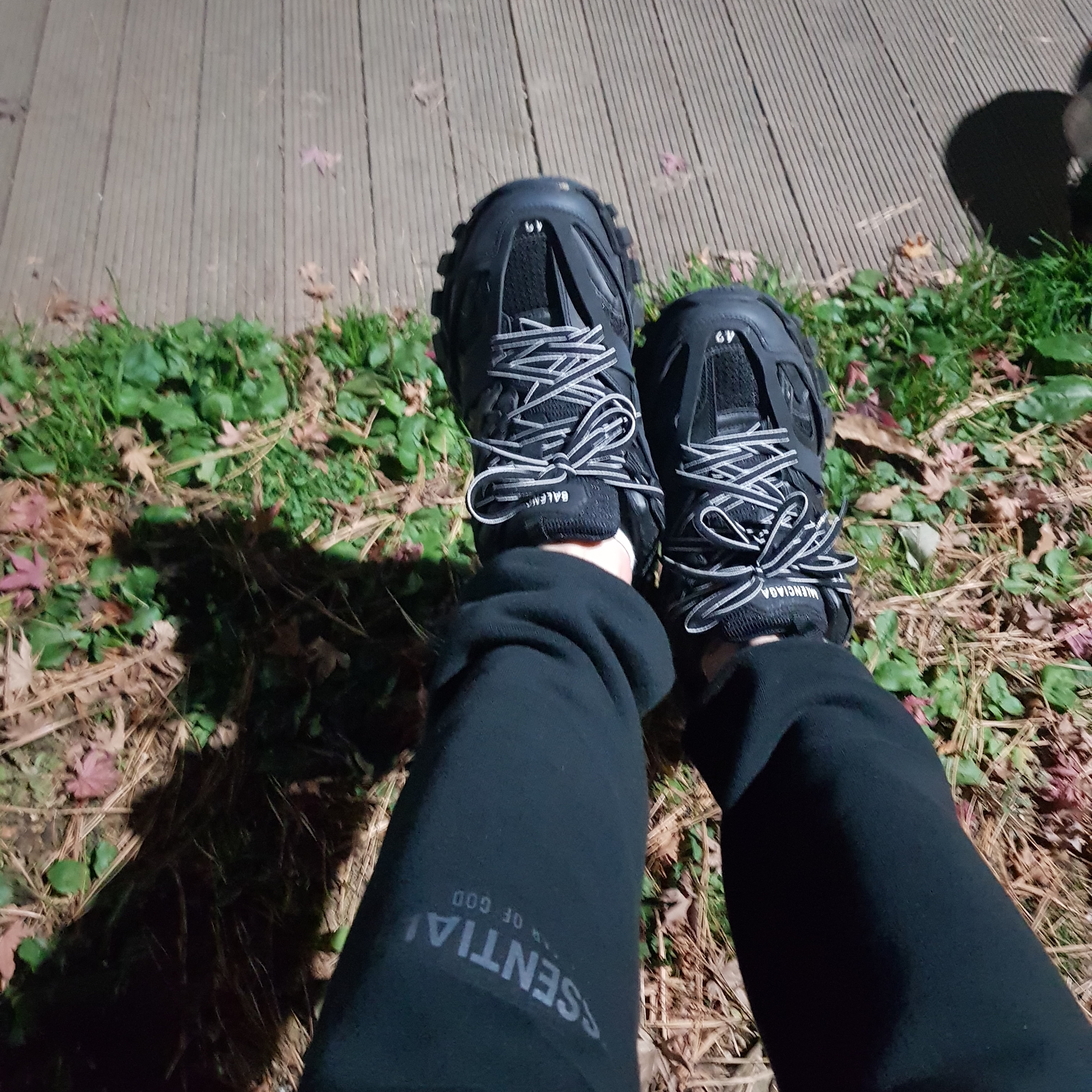 Balenciaga Track Sneakers Triple Black 착용 스타일