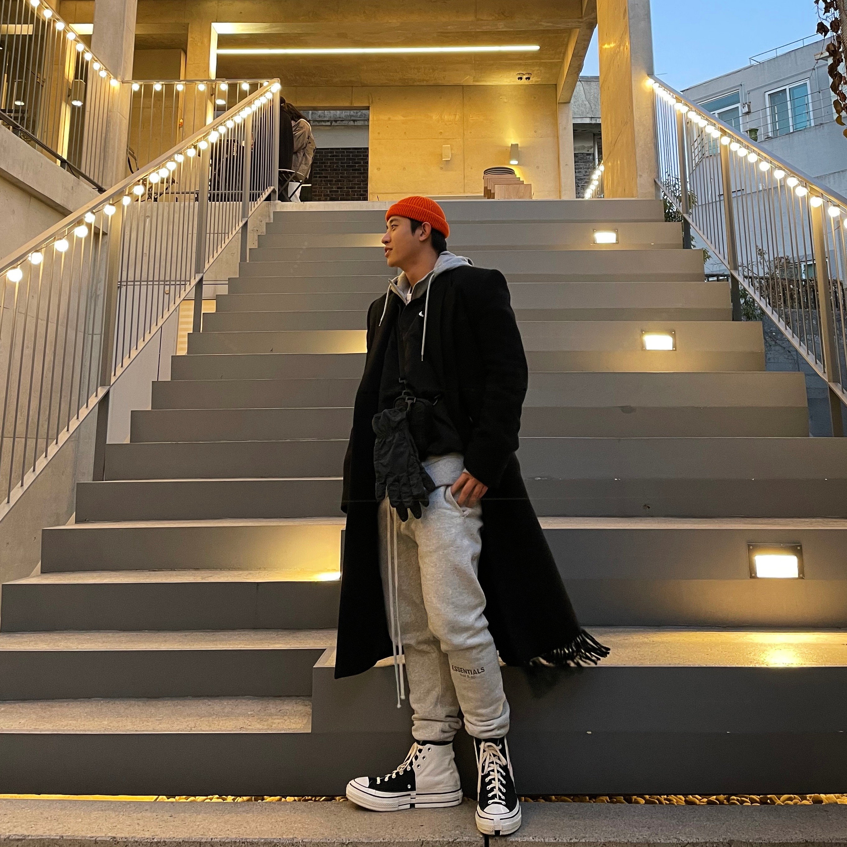 Converse x Feng Chen Wang Chuck 70 2-in-1 Natural Ivory Black, Essentials Sweatpants Heather Grey - 20FW 착용 스타일 - 3