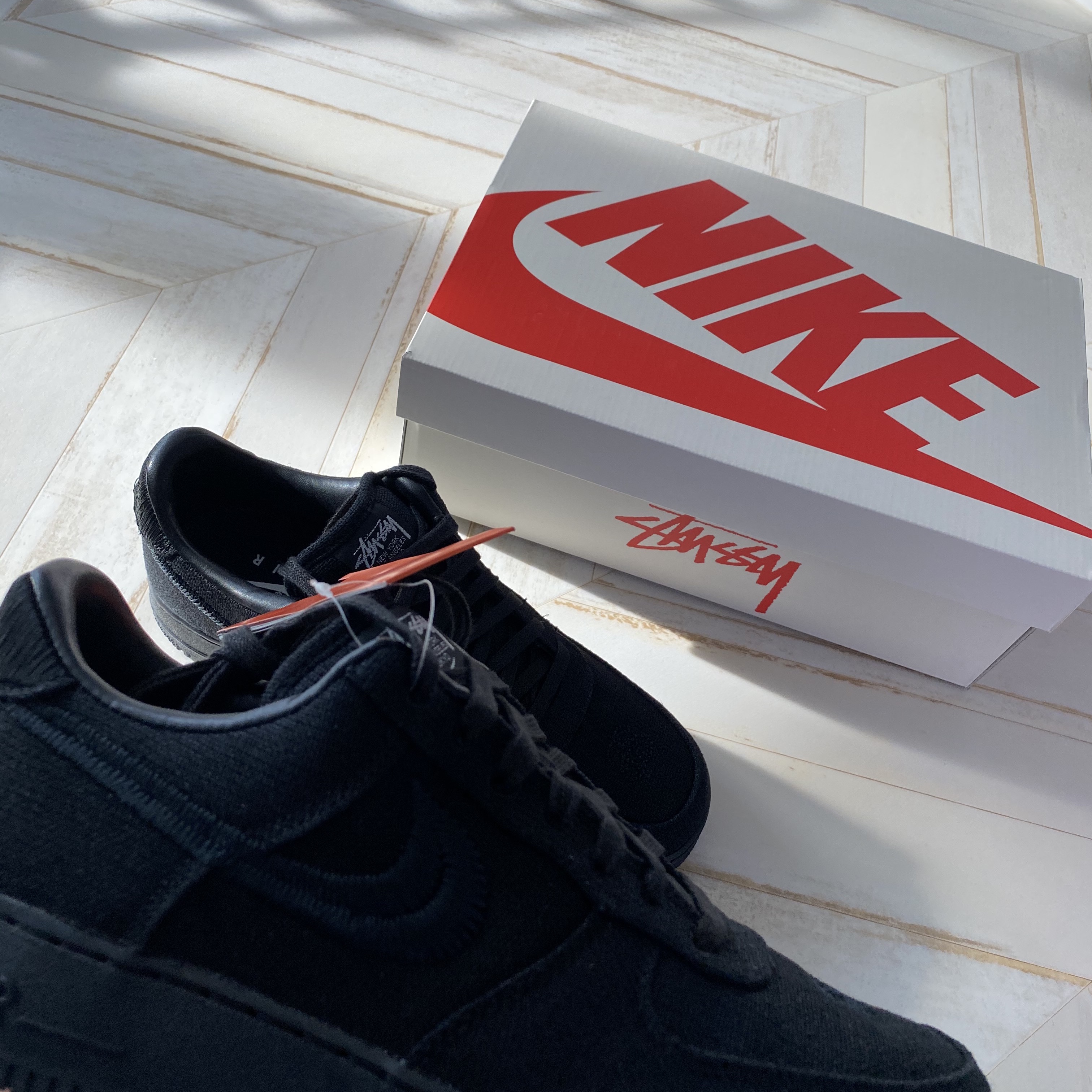 Nike x Stussy Air Force 1 Low Triple Black 착용 스타일 - 1