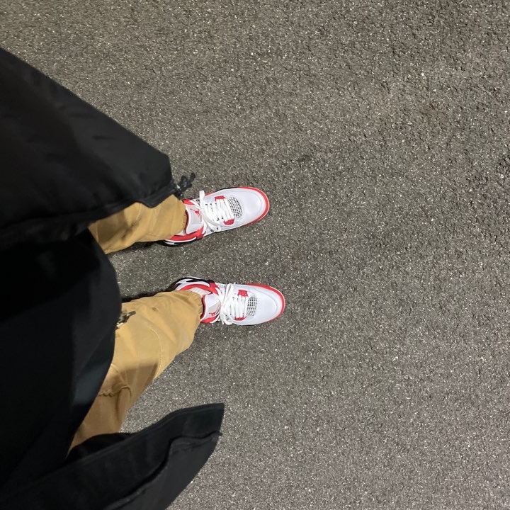 Jordan 4 Retro OG Fire Red 2020 착용 스타일 - 1