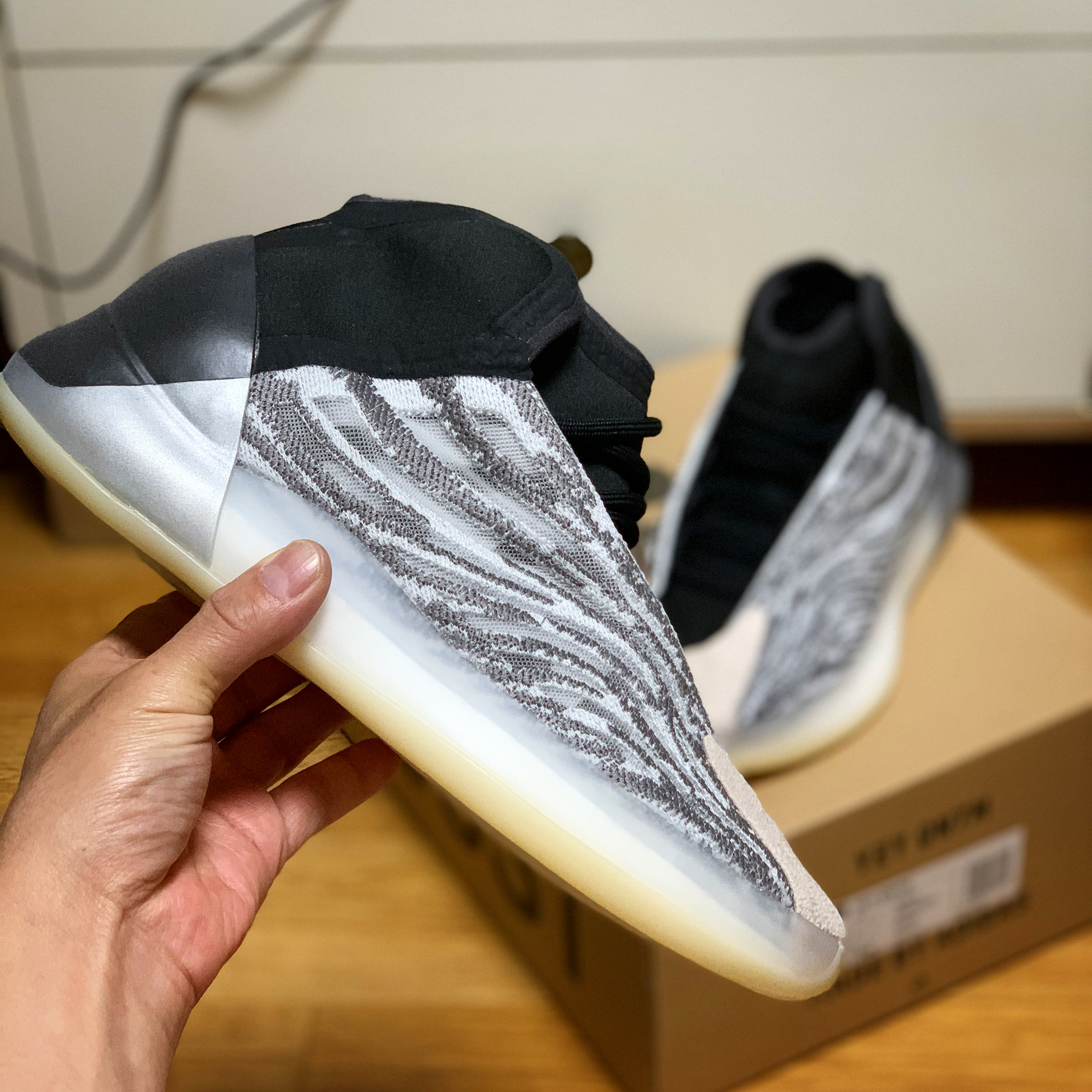 Adidas Yeezy QNTM Lifestyle 착용 스타일
