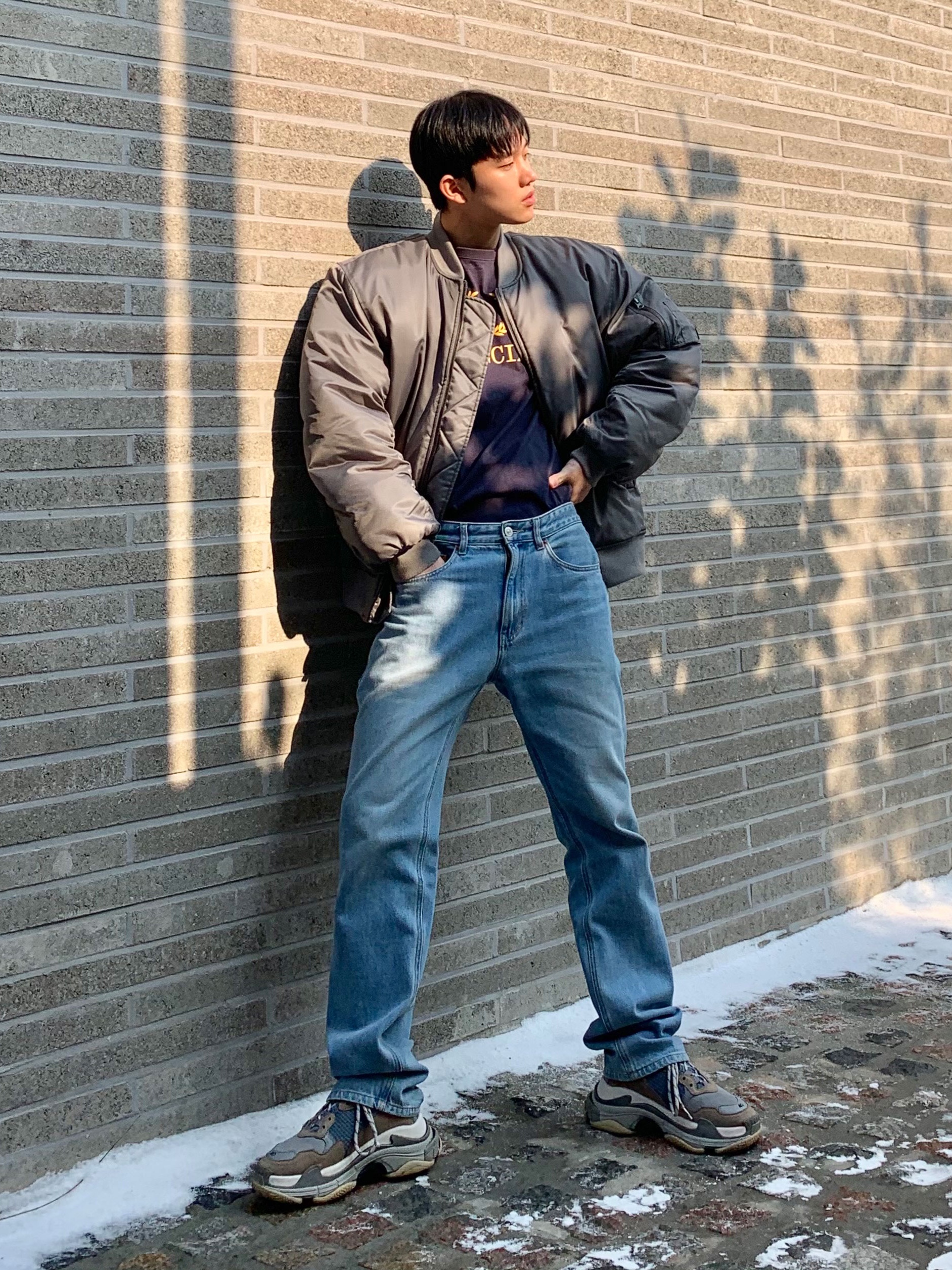 Balenciaga Triple S Grey 2018 착용 스타일 - 3