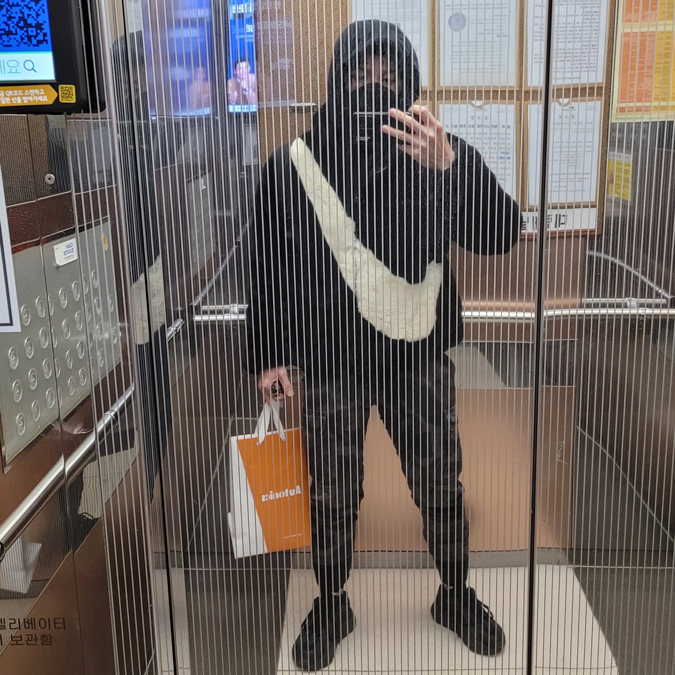 Adidas Yeezy Boost 700 V2 Vanta 2019 착용 스타일