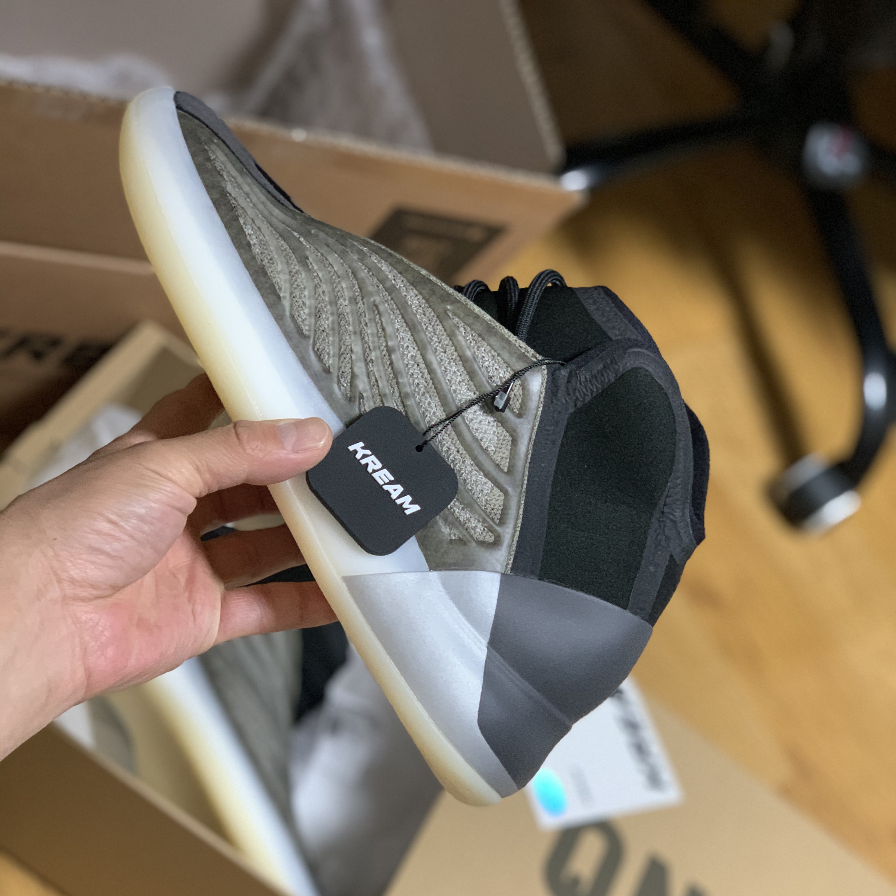 Adidas Yeezy QNTM Barium 착용 스타일