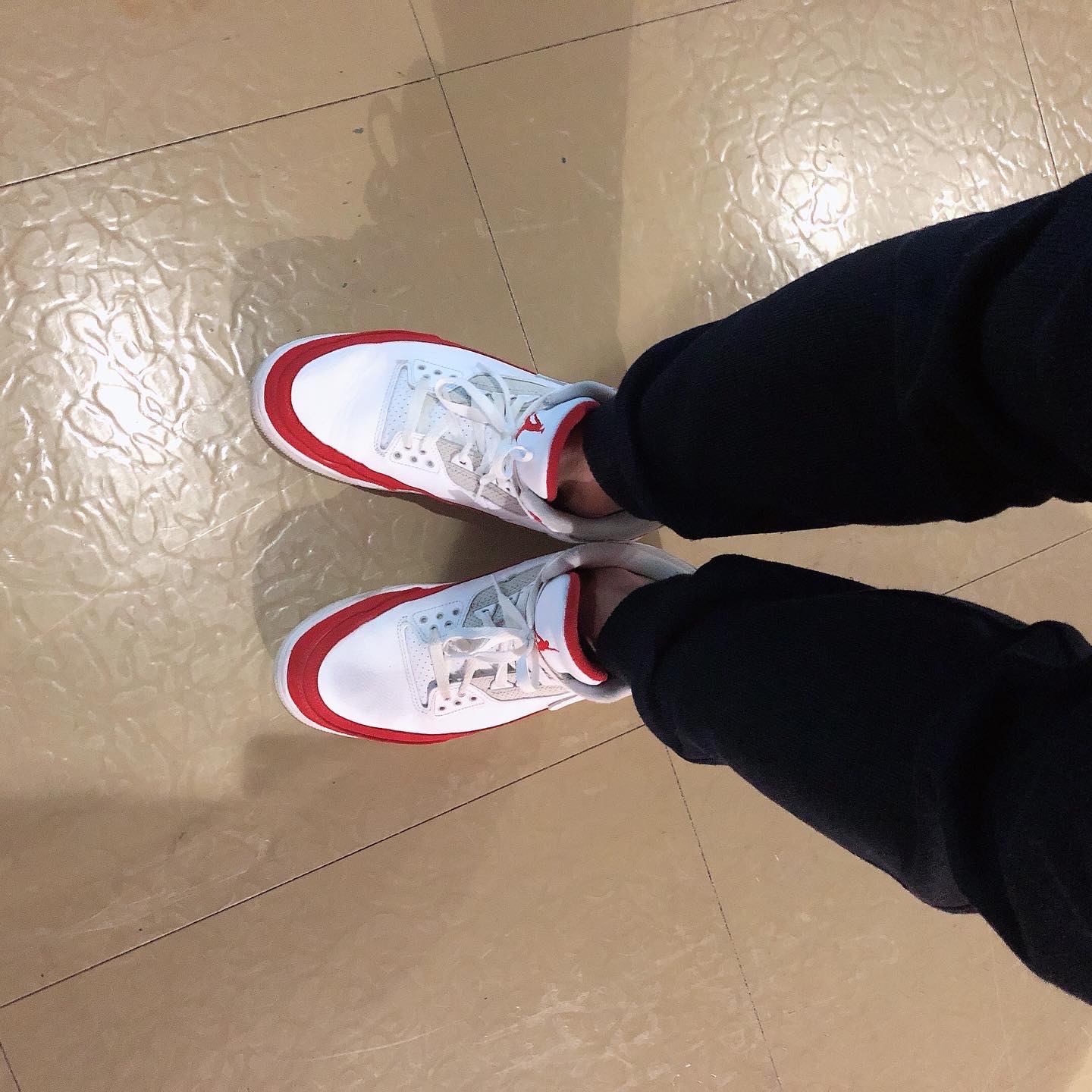 Jordan 3 Retro Tinker White University Red 착용 스타일