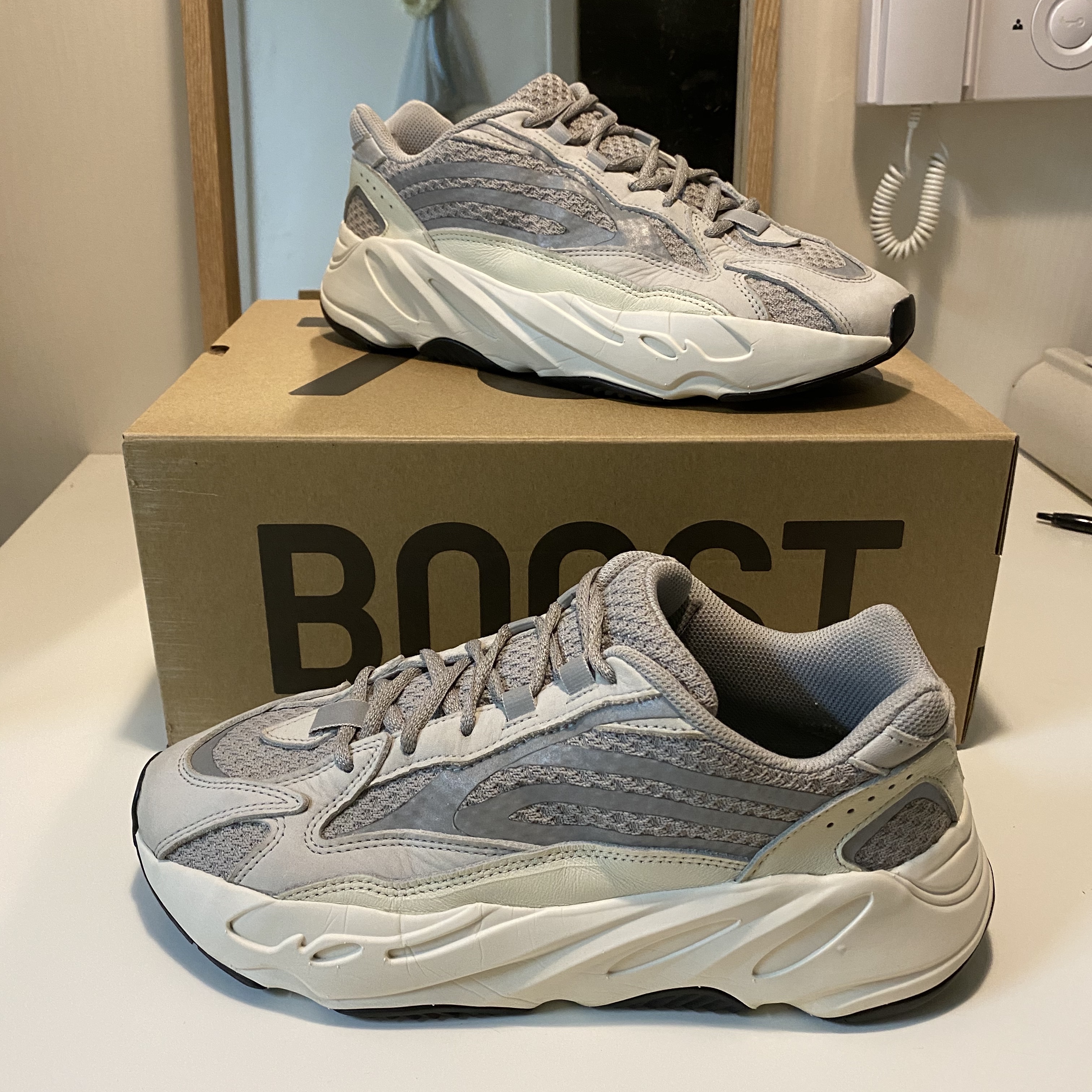 Adidas Yeezy Boost 700 V2 Static 2018 착용 스타일 - 5