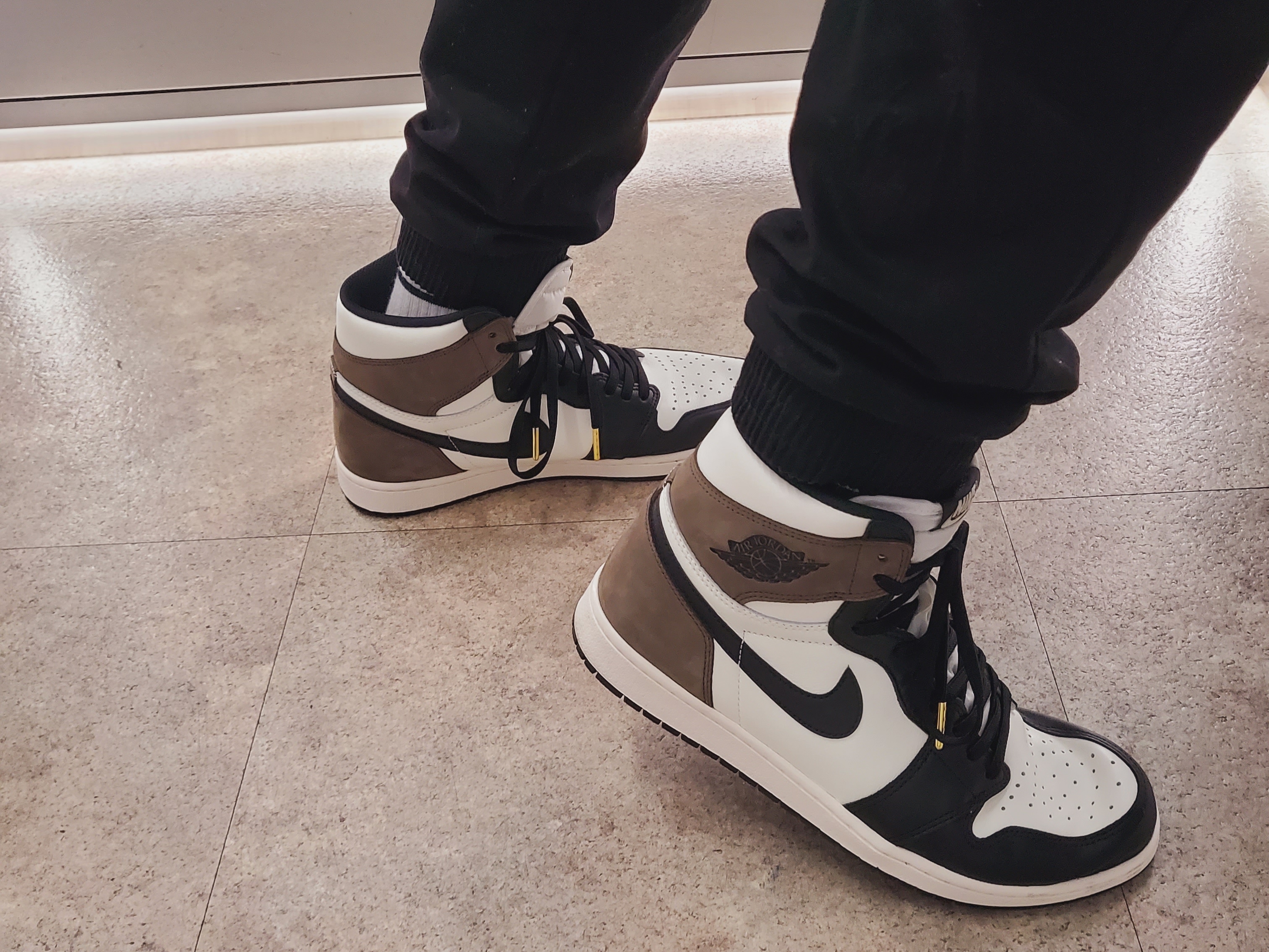 Jordan 1 Retro High OG Black Mocha 착용 스타일