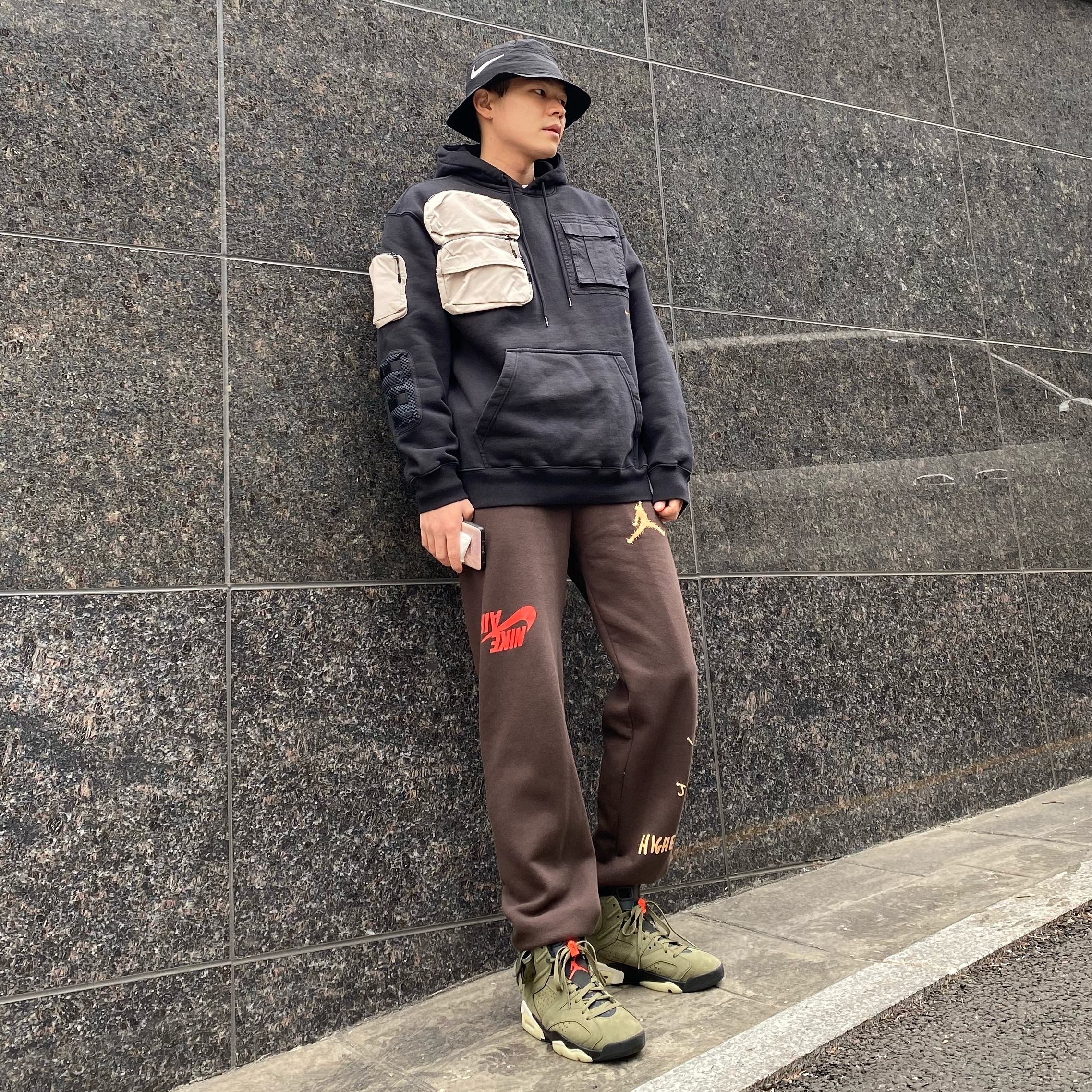 Nike x Stussy Bucket Hat Black, Nike x Travis Scott NRG AG Utility Hoodie Black 착용 스타일