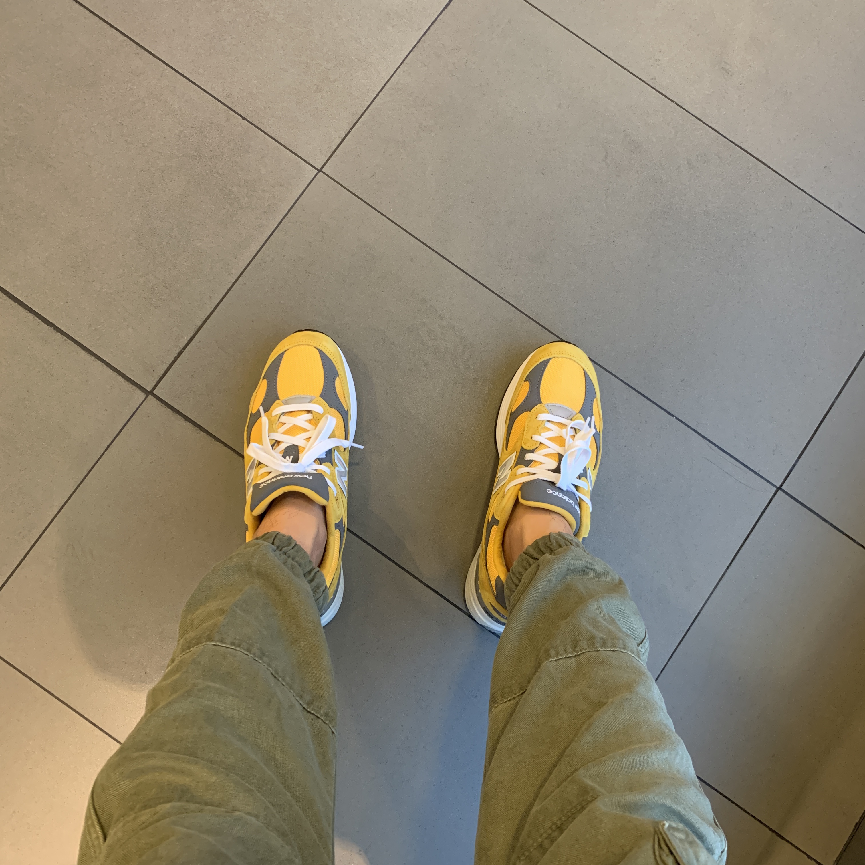 New Balance 992 Made in USA Gold Cream 착용 스타일