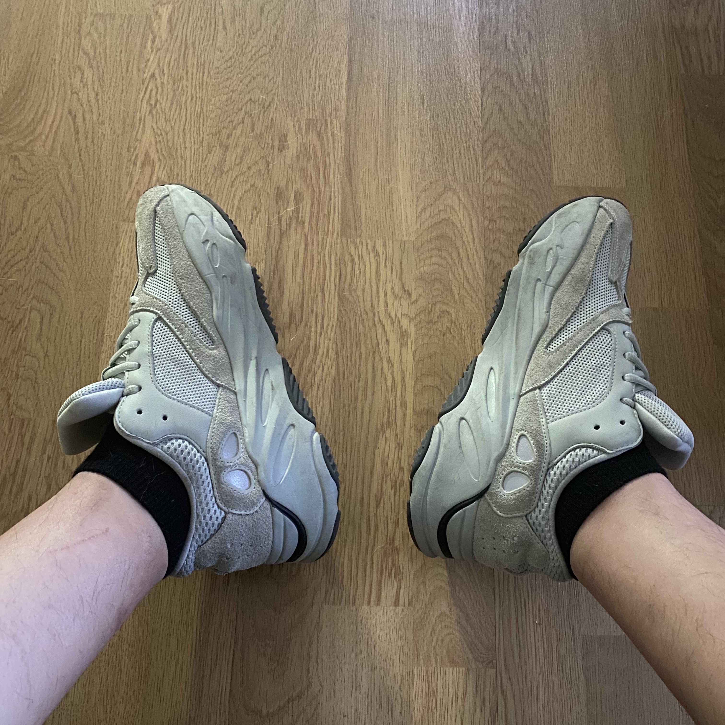 Adidas Yeezy Boost 700 Salt 착용 스타일 - 3