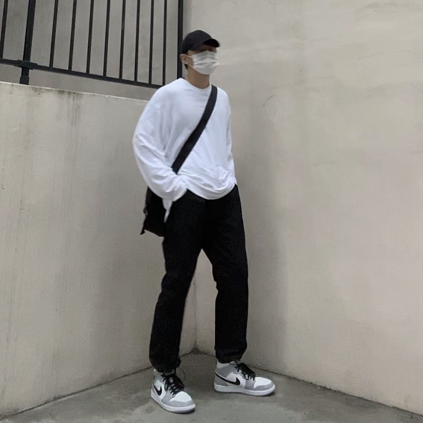 Jordan 1 Mid Light Smoke Grey 착용 스타일