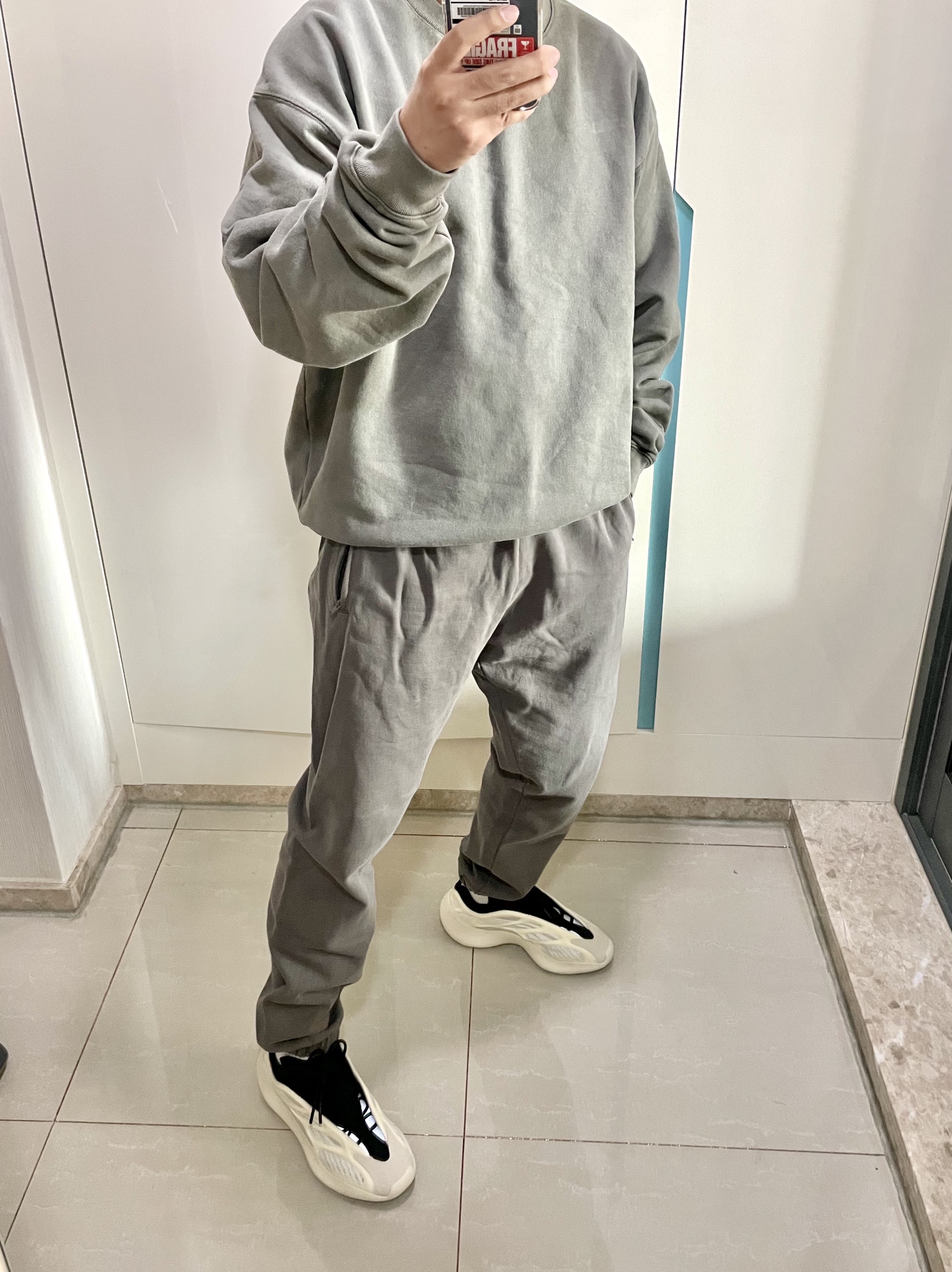 Adidas Yeezy 700 V3 Azael 2019 착용 스타일