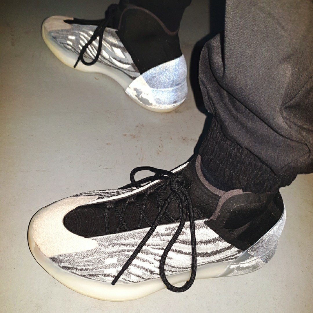 Adidas Yeezy QNTM Lifestyle 착용 스타일 - 5