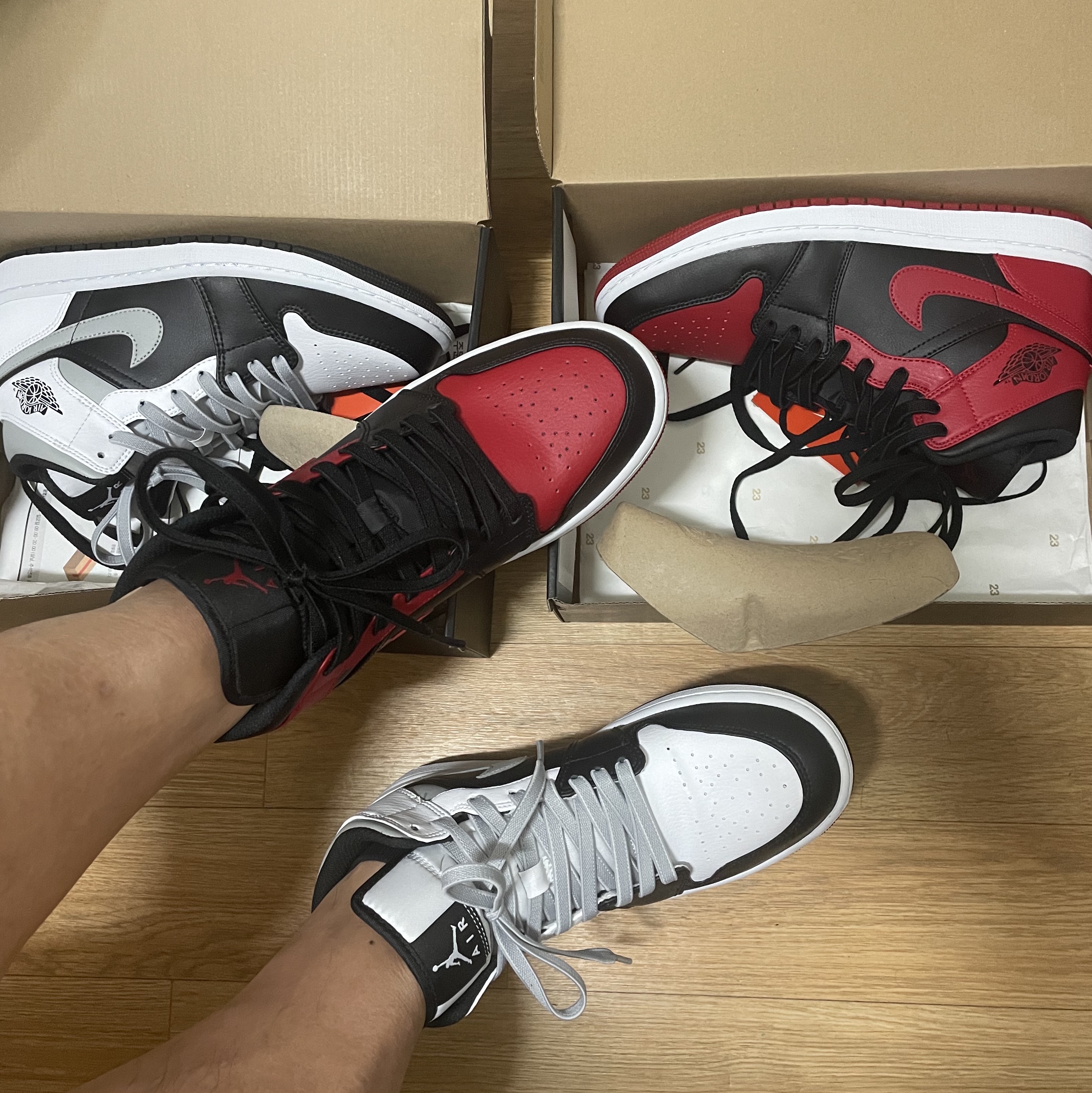 Jordan 1 Mid Bred Banned 2020, Jordan 1 Mid White Shadow 착용 스타일