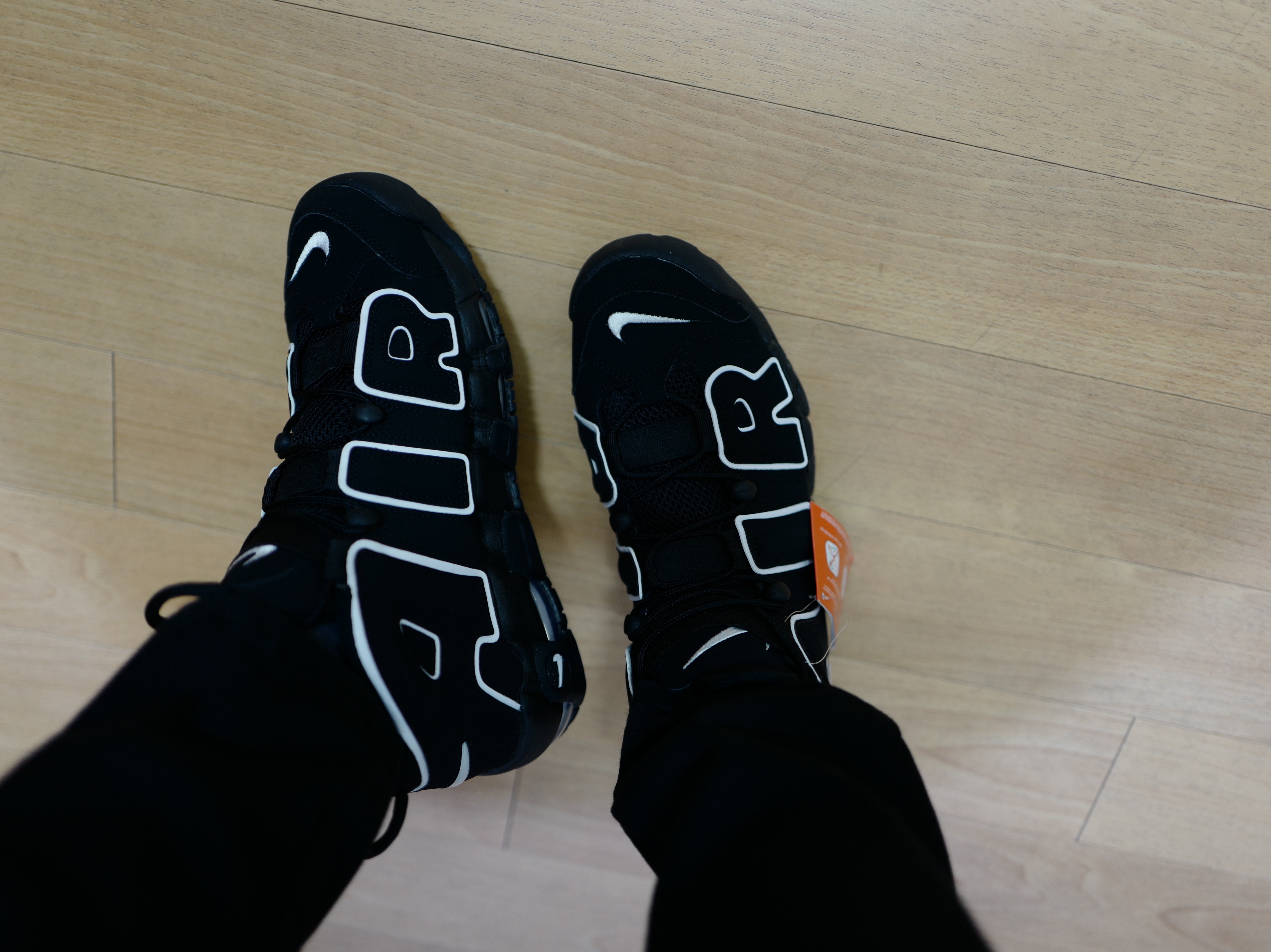 Nike Air More Uptempo Black White 2020 착용 스타일 - 2
