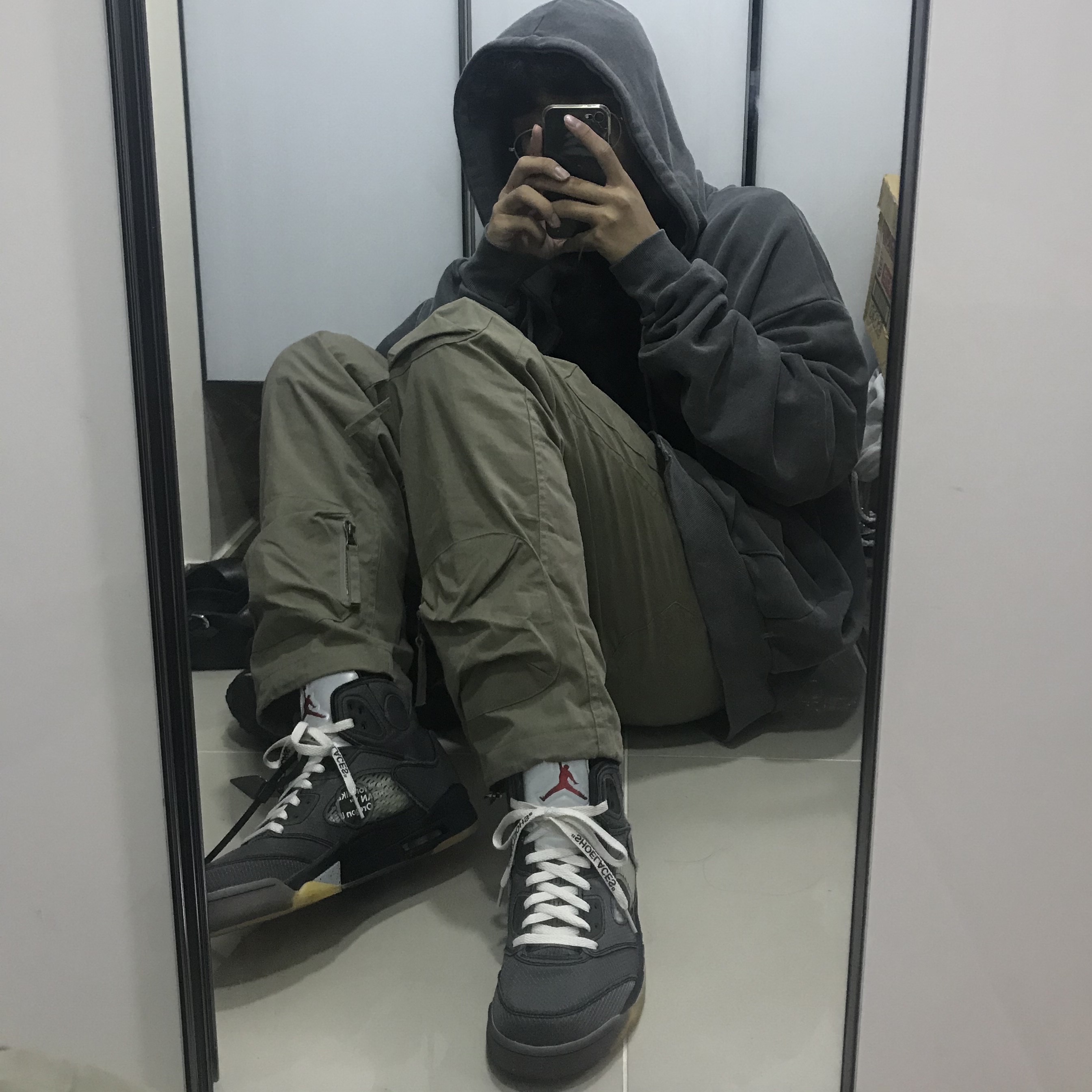 Jordan 5 x Off-White Retro SP Black Muslin 착용 스타일