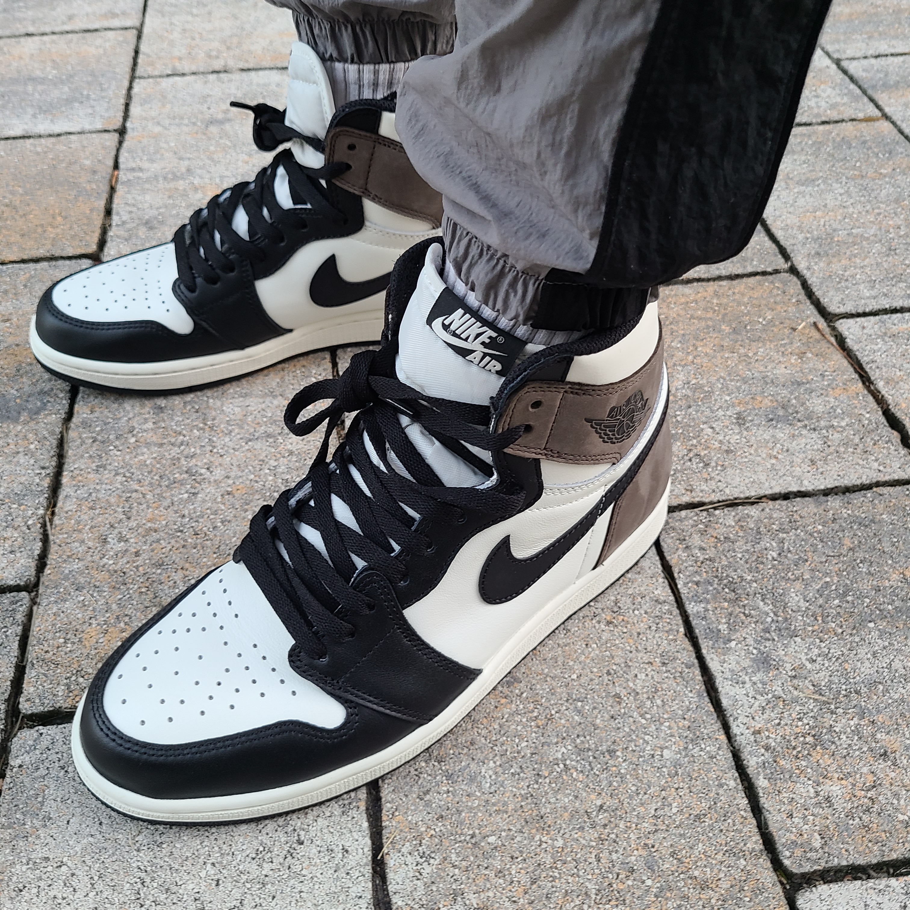 Jordan 1 Retro High OG Black Mocha 착용 스타일
