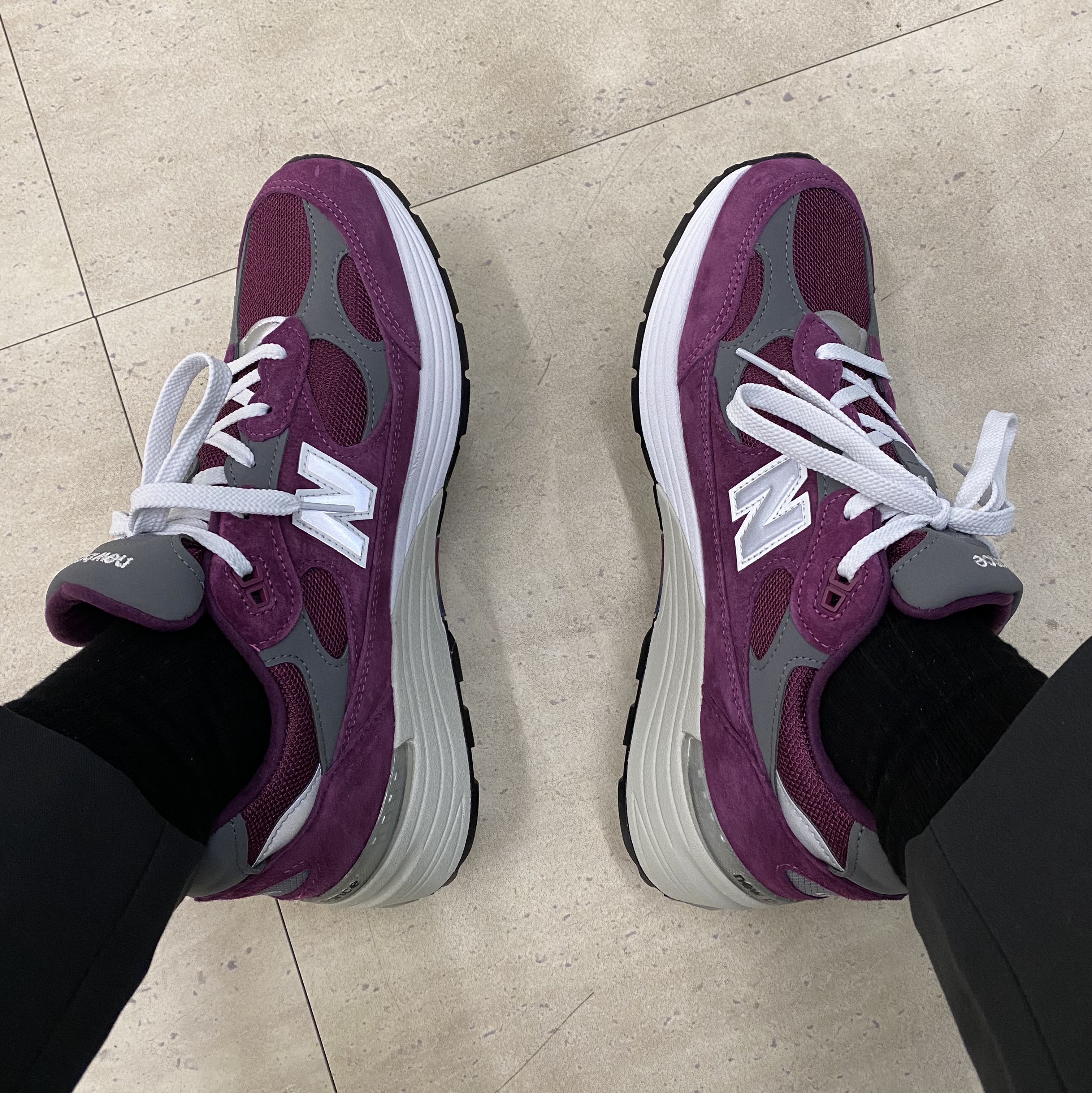 New Balance 992 Made in USA Maroon 착용 스타일