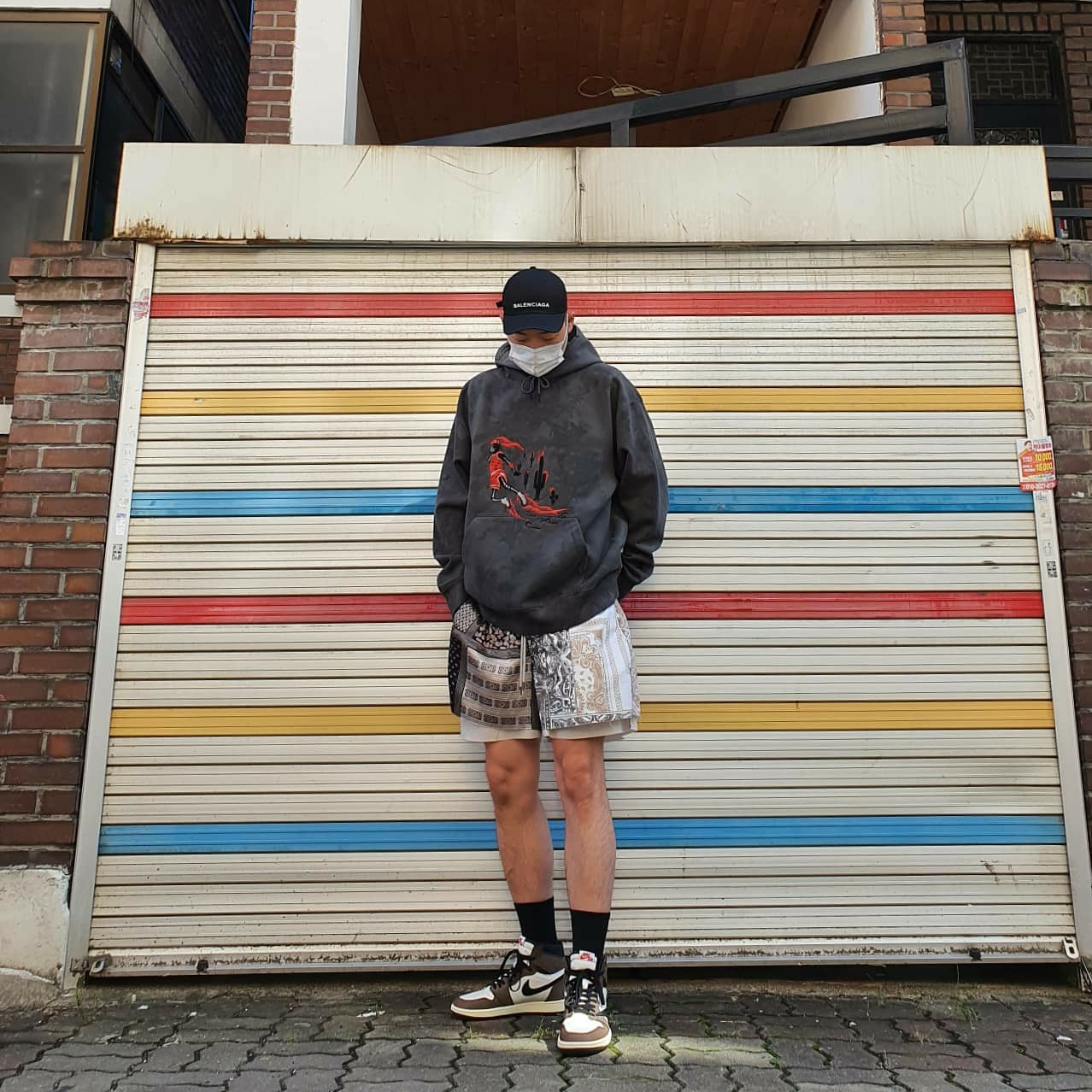 Jordan 1 x Travis Scott Retro High OG SP Mocha, Jordan x Travis Scott Washed Suede Hoodie Grey 착용 스타일 - 1