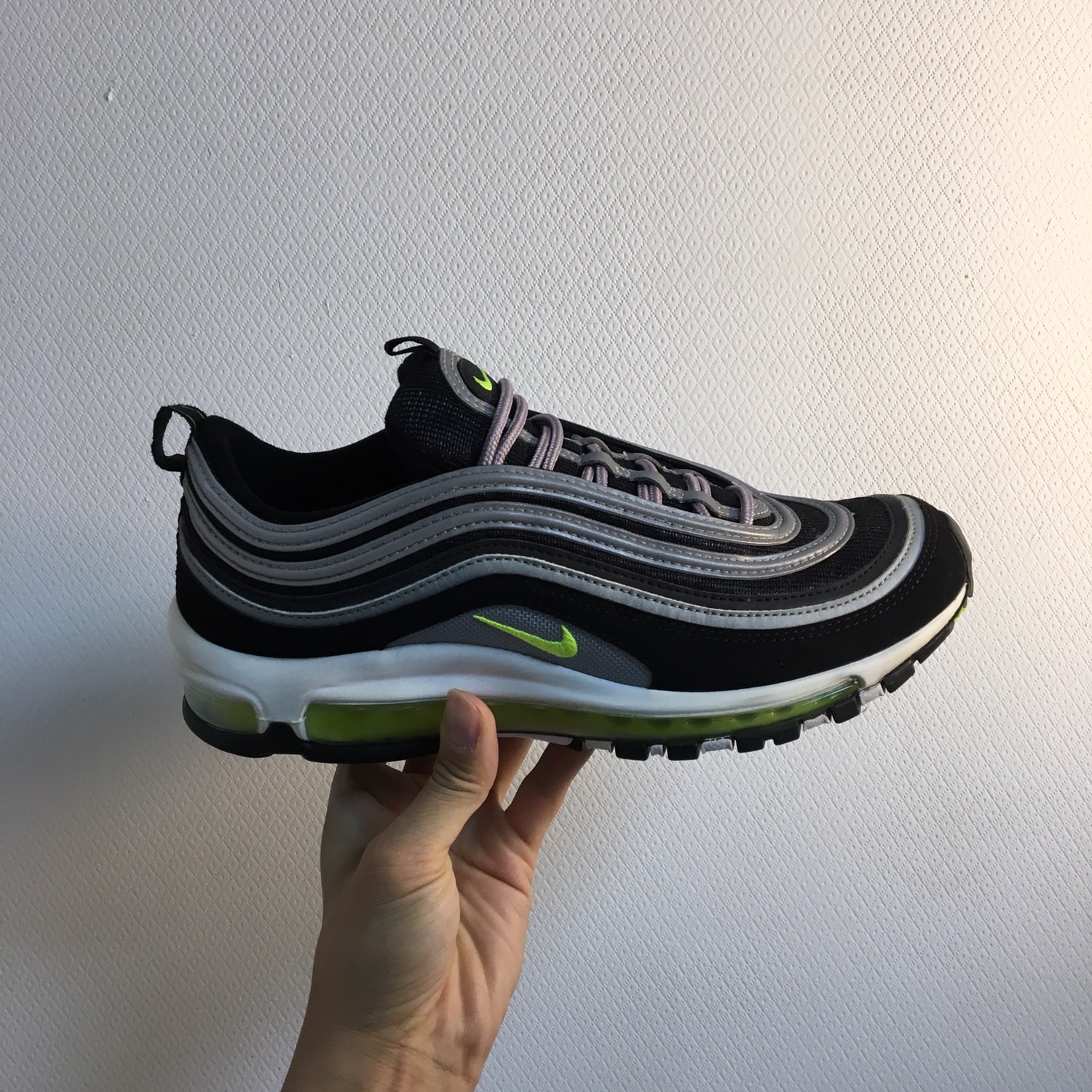 Nike Air Max 97 OG Black Volt Asia 착용 스타일 - 2