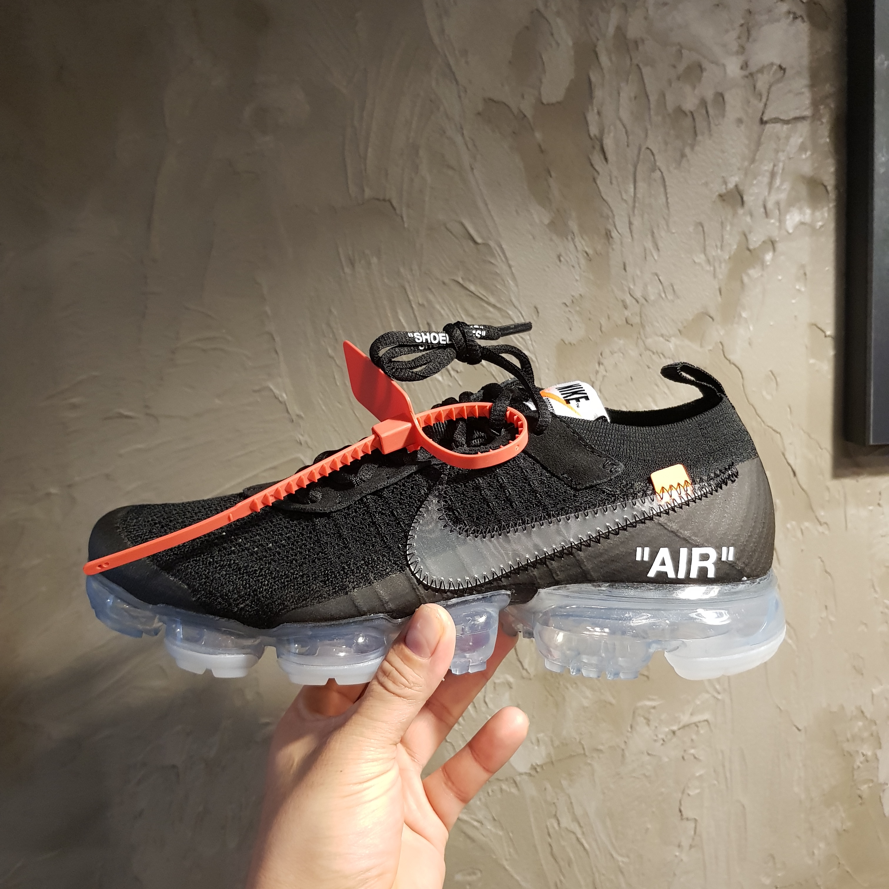 Nike x Off-White Air VaporMax V2 Black 착용 스타일 - 1