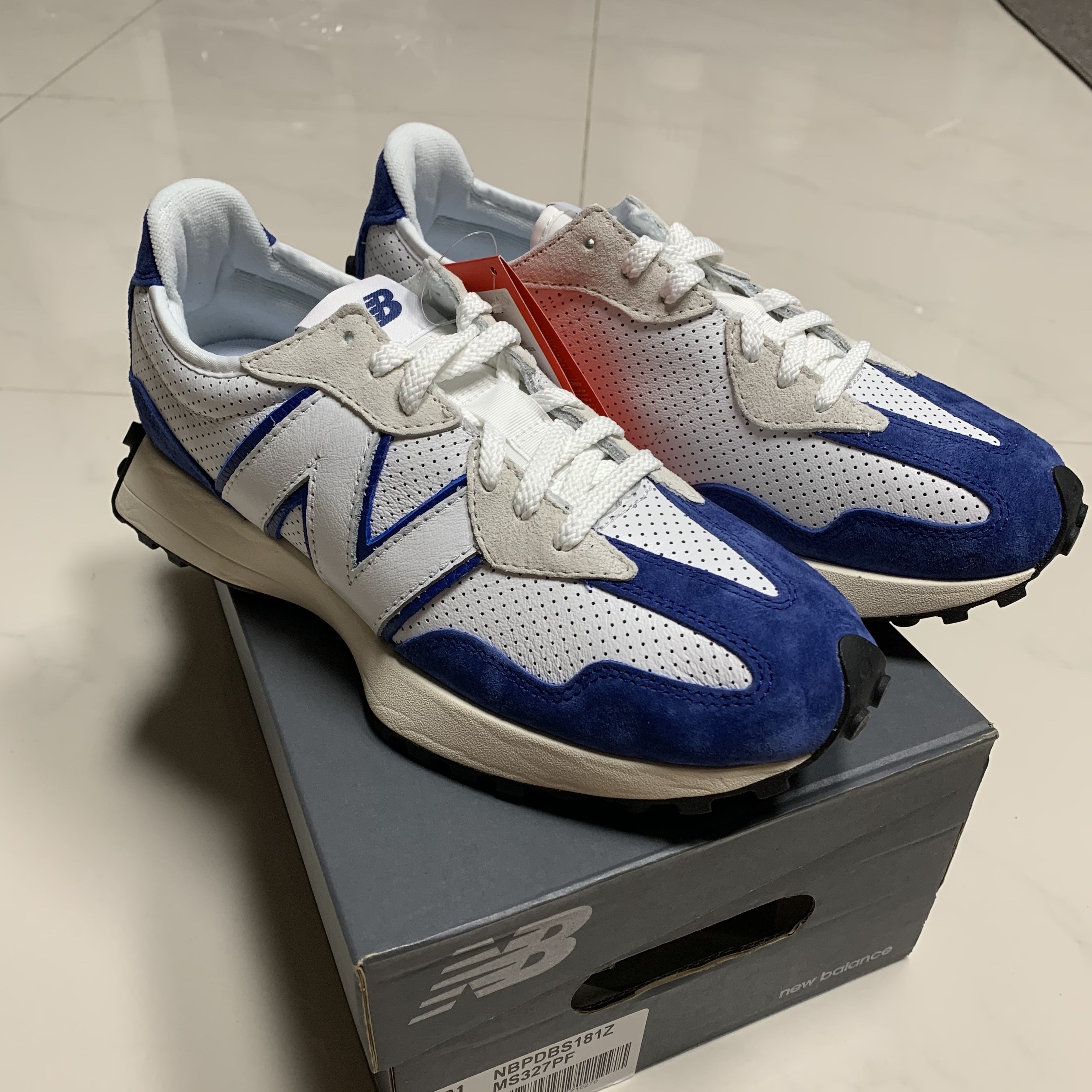 New Balance 327 Primary Pack Blue 착용 스타일 - 1
