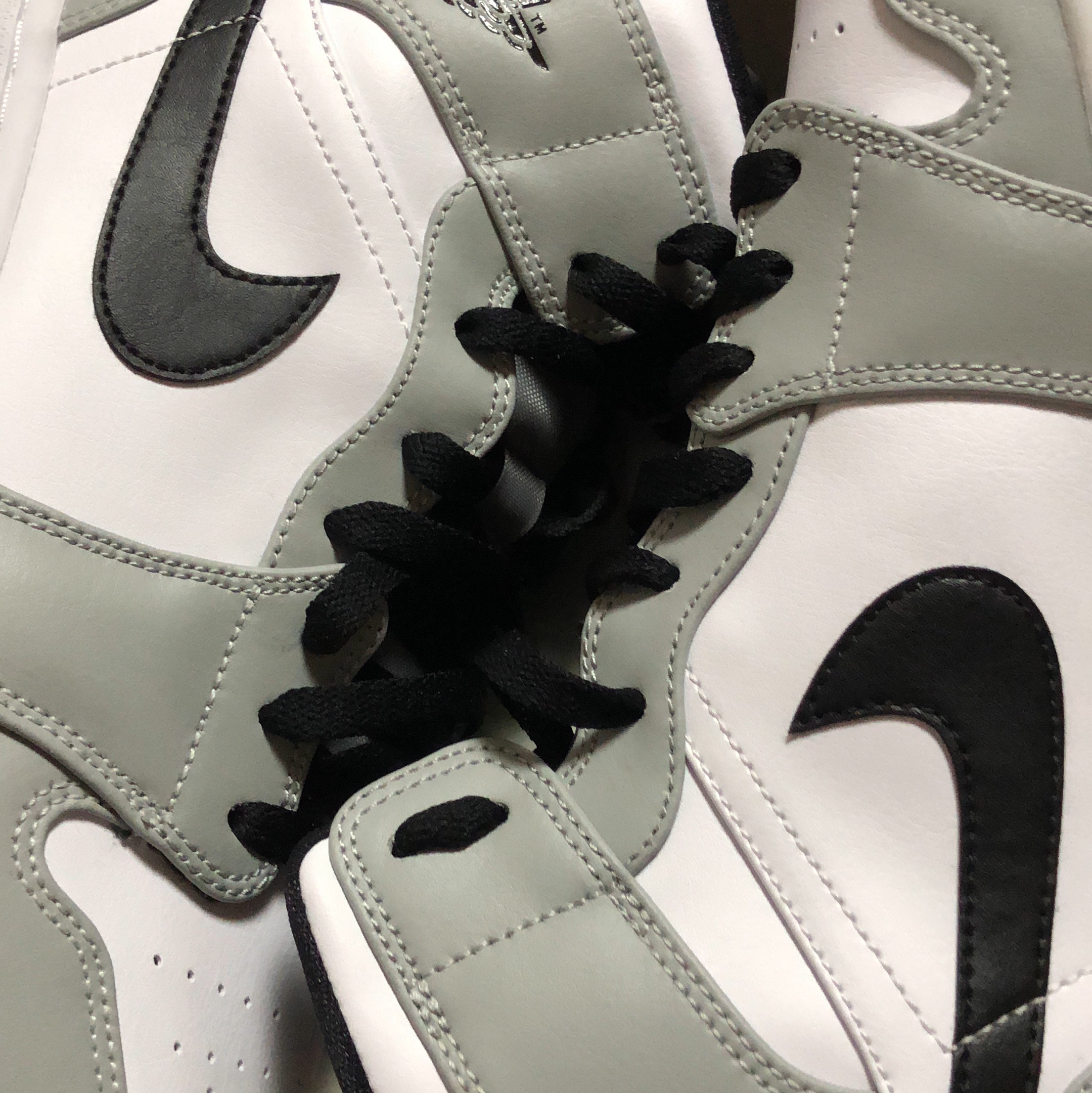 Jordan 1 Mid Light Smoke Grey 착용 스타일