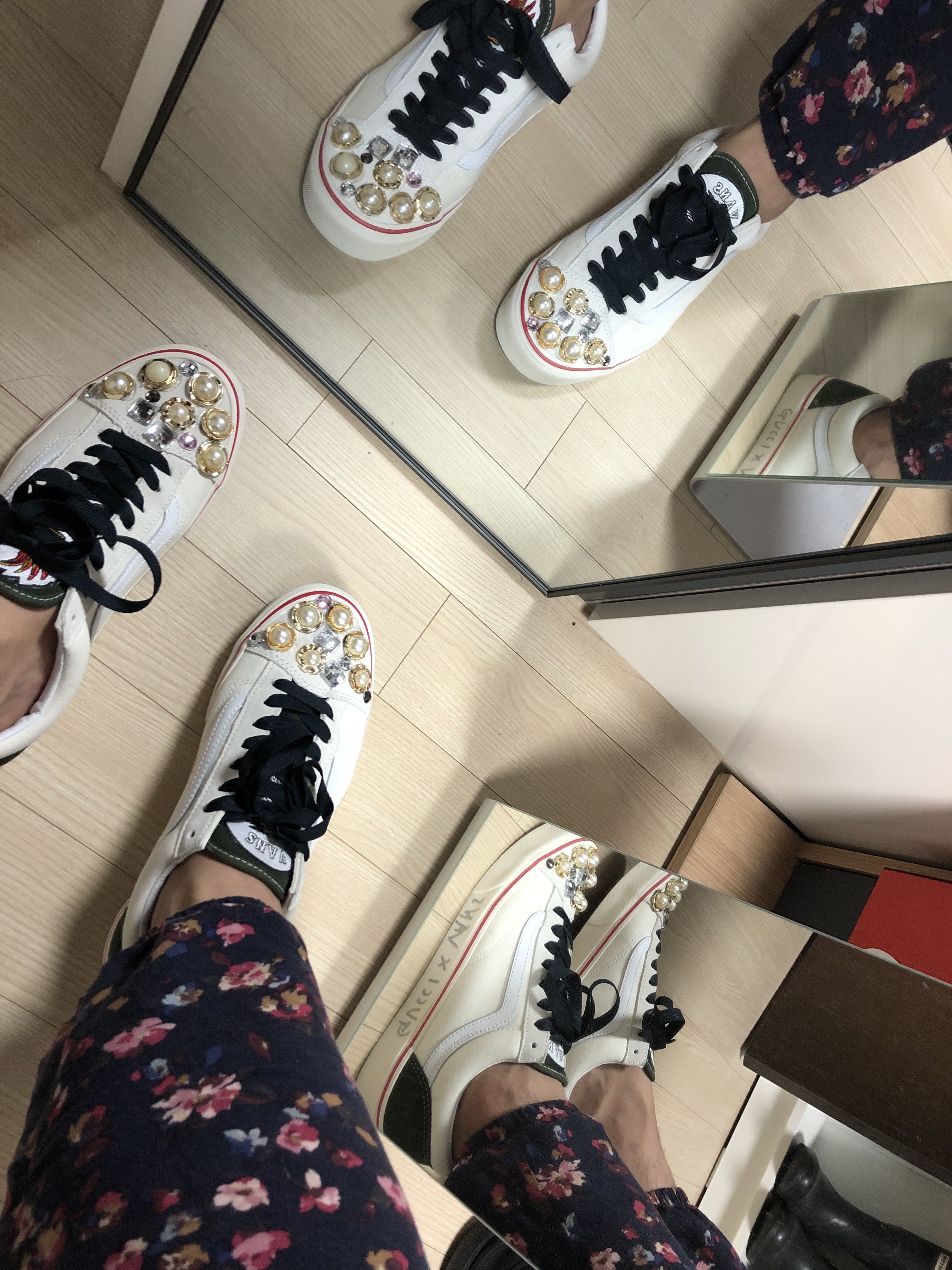 Vans Vault OG Old Skool LX Black, Gucci Ace Leather Sneakers White 착용 스타일