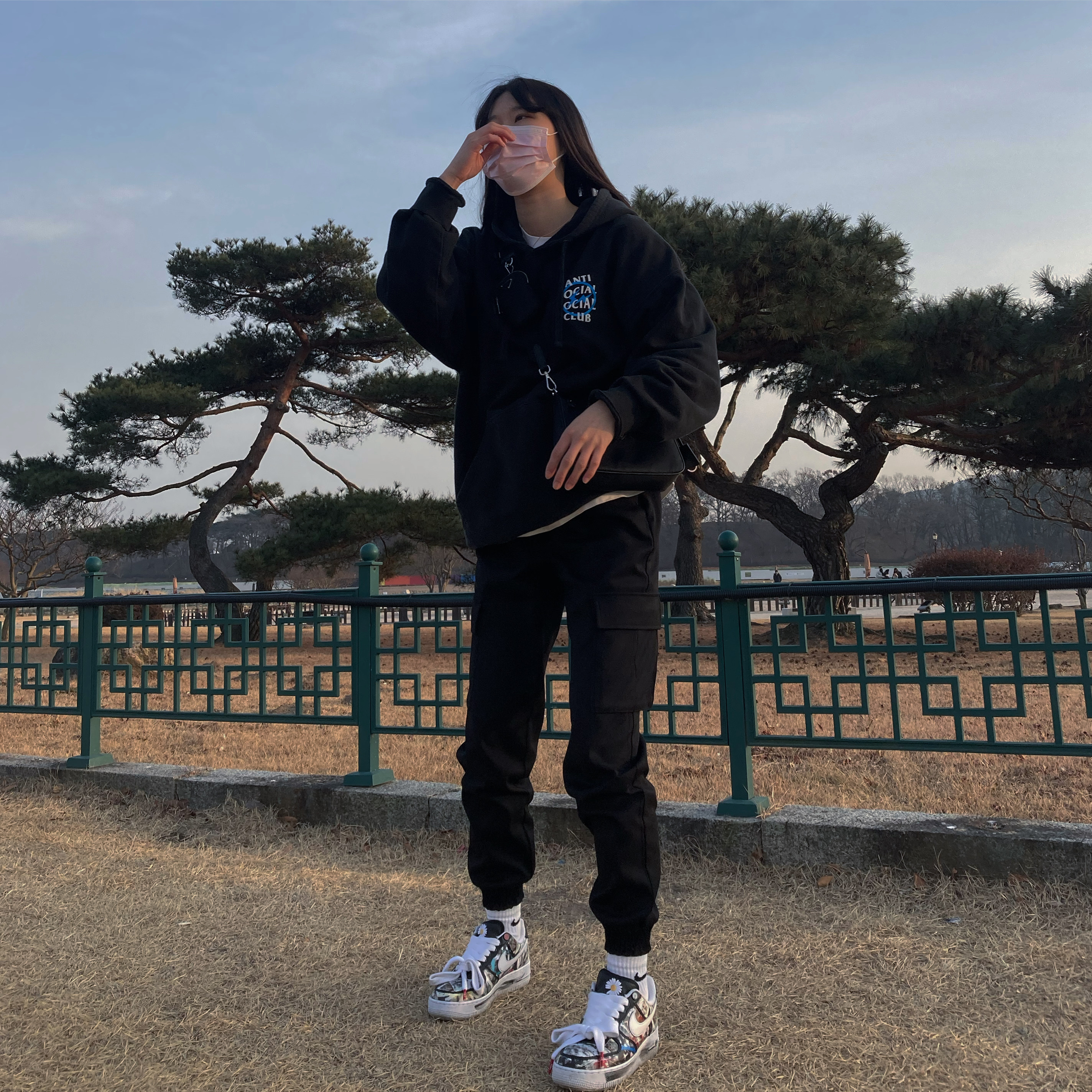 Nike x Peaceminusone Air Force 1 Low Para-Noise, Anti Social Social Club x Fragment Bolt Hoodie Blue 착용 스타일
