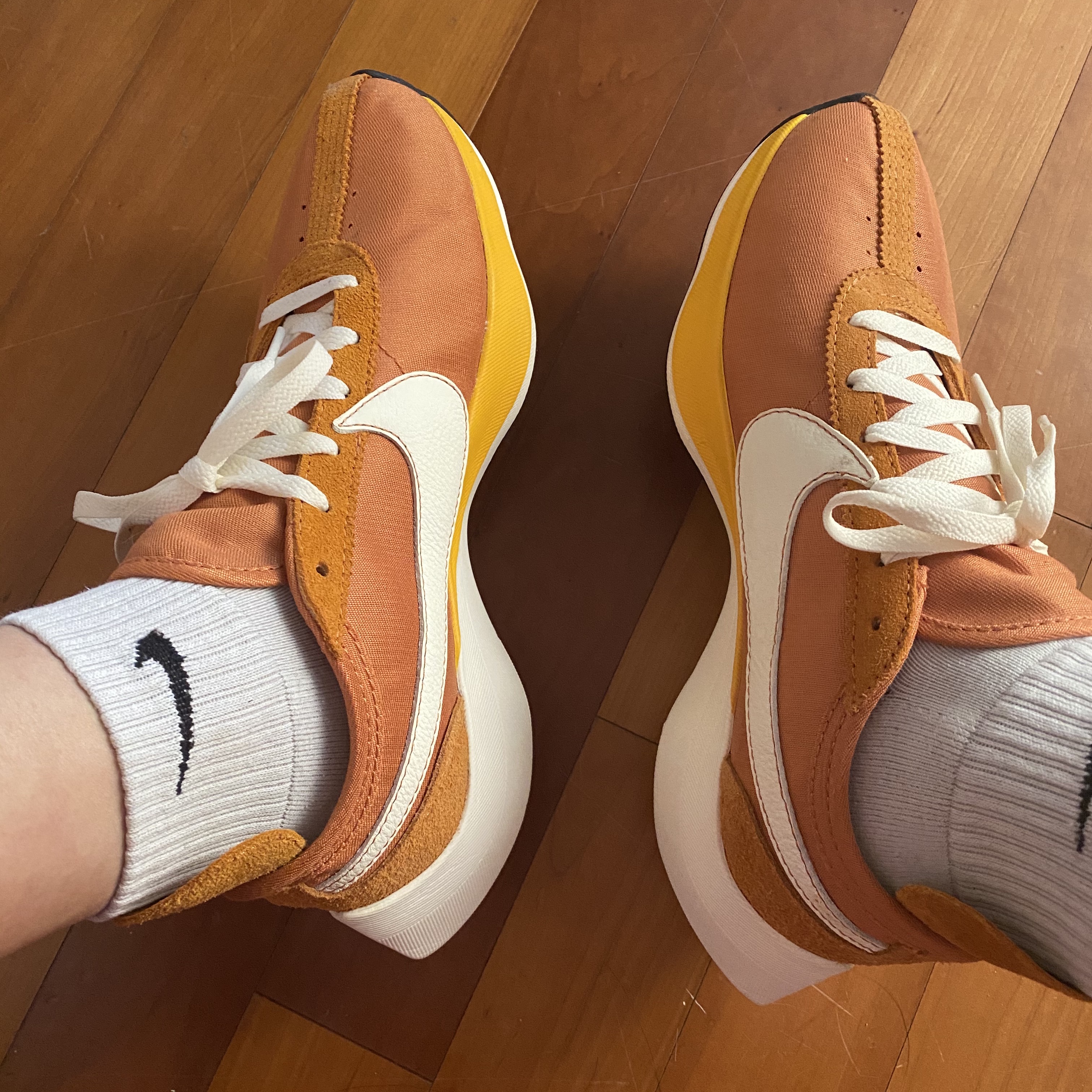 Nike Moon Racer Monarch 착용 스타일 - 1