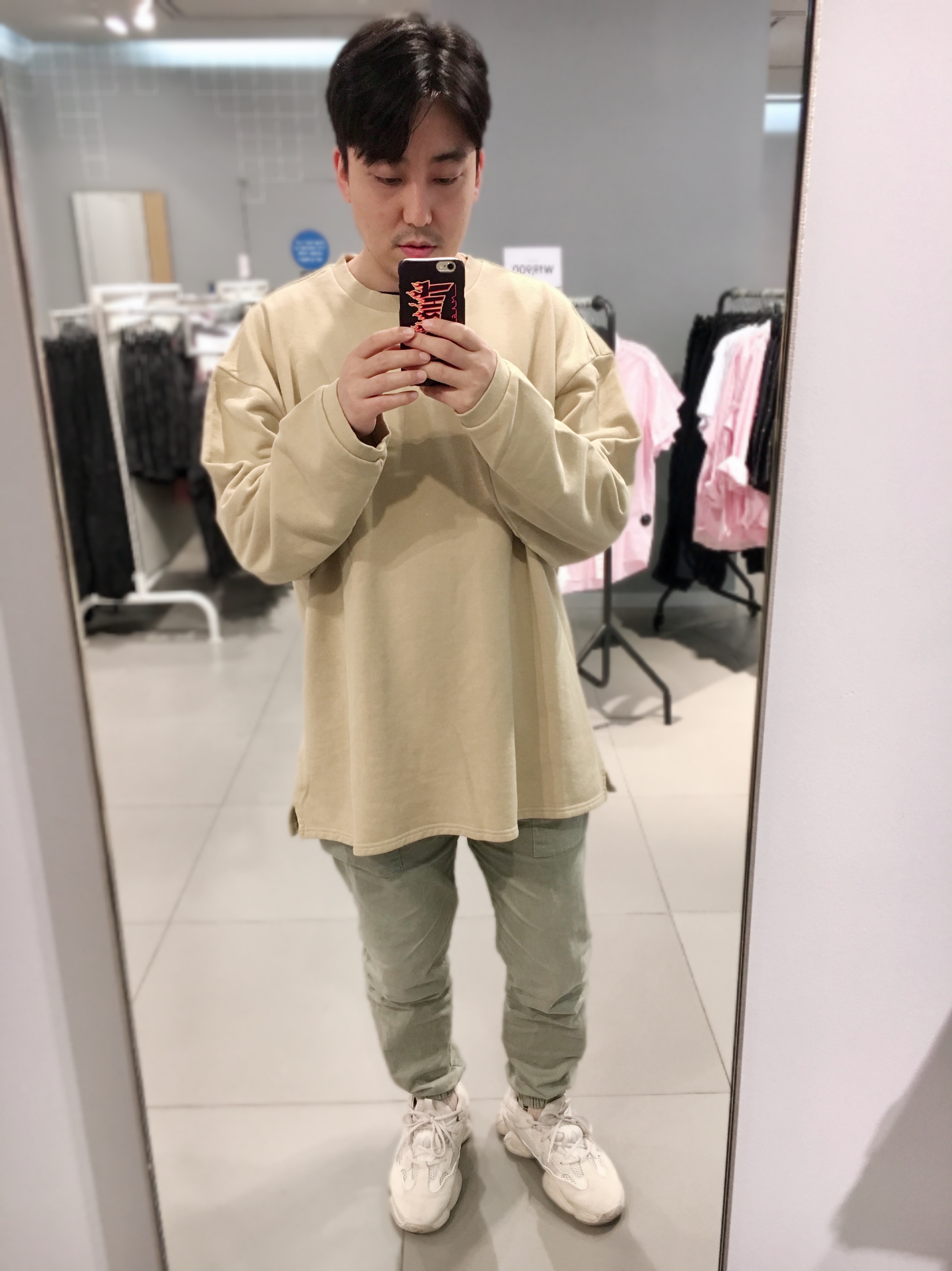 Adidas Yeezy 500 Blush 2018 착용 스타일