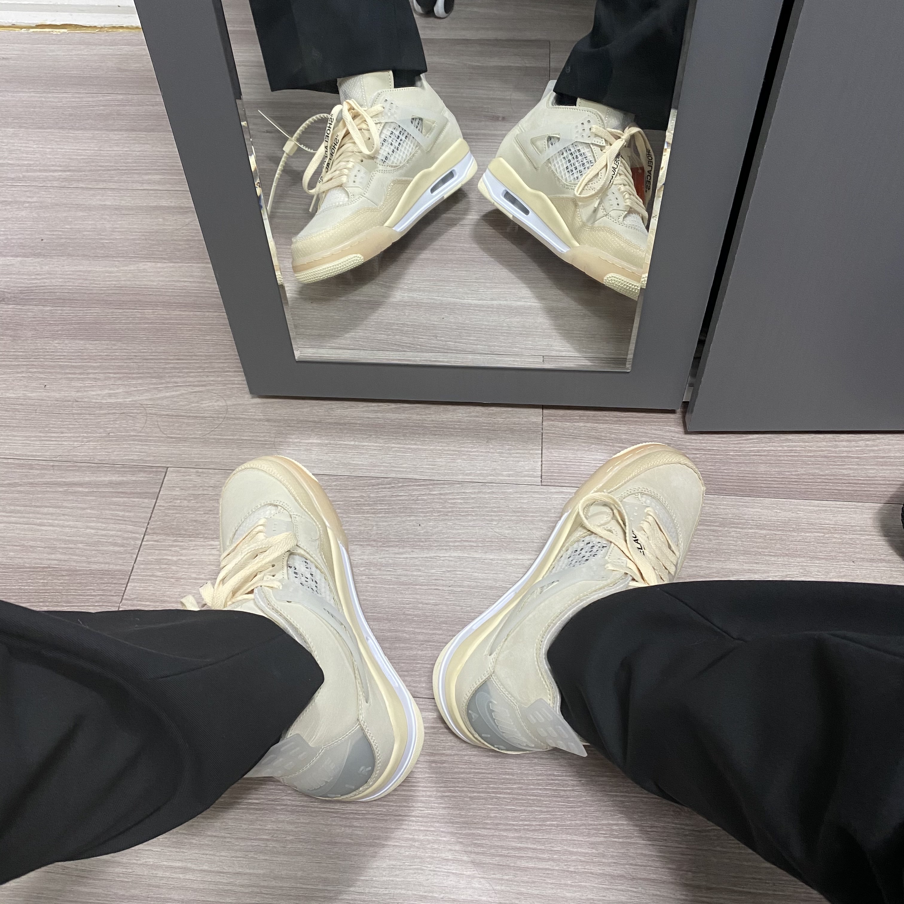 (W) Jordan 4 x Off-White Retro SP Sail 착용 스타일 - 1