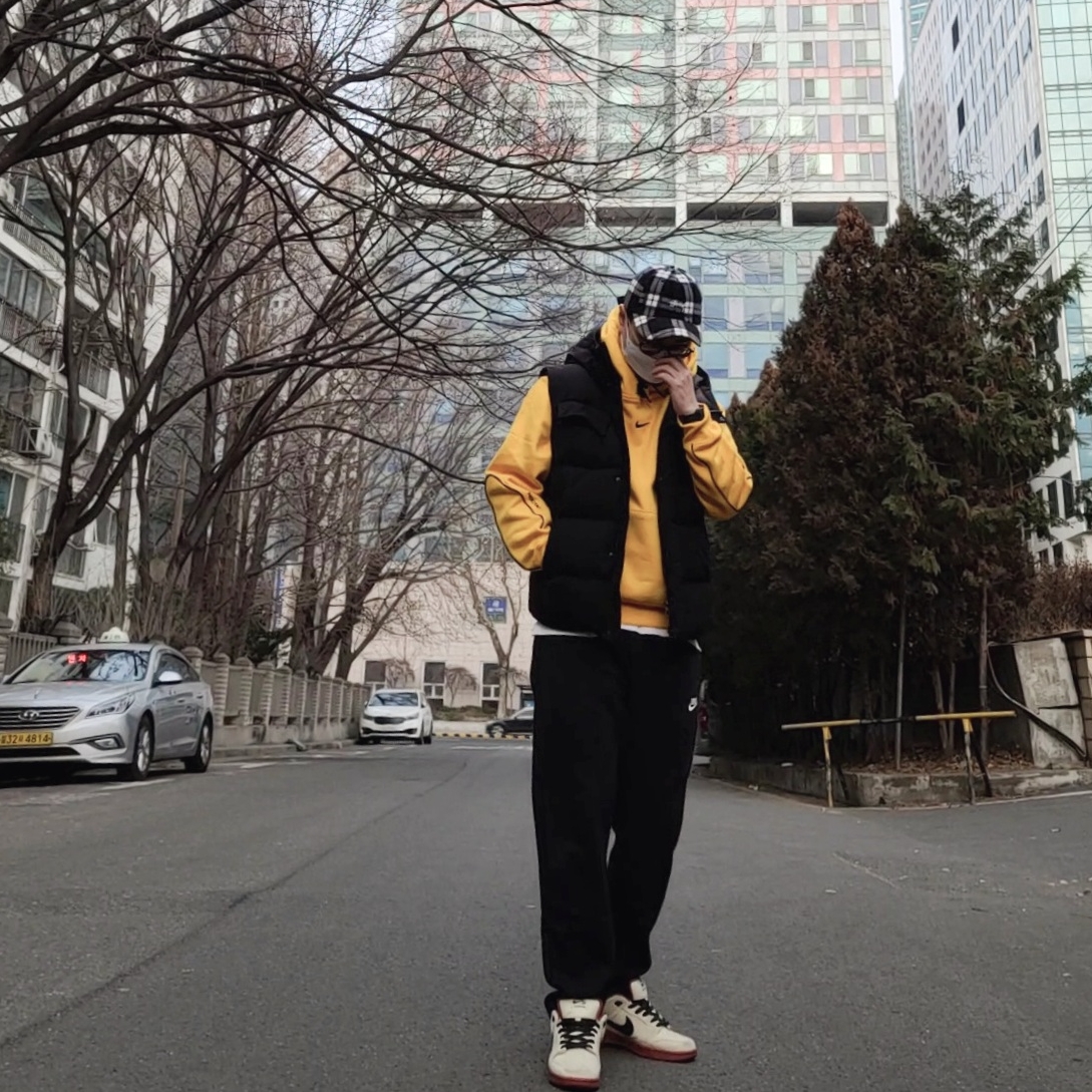 Nike x Drake Nocta Essential Hoodie University Gold - Asia, Nike SB Dunk Low Pro Hennessy 착용 스타일 - 2