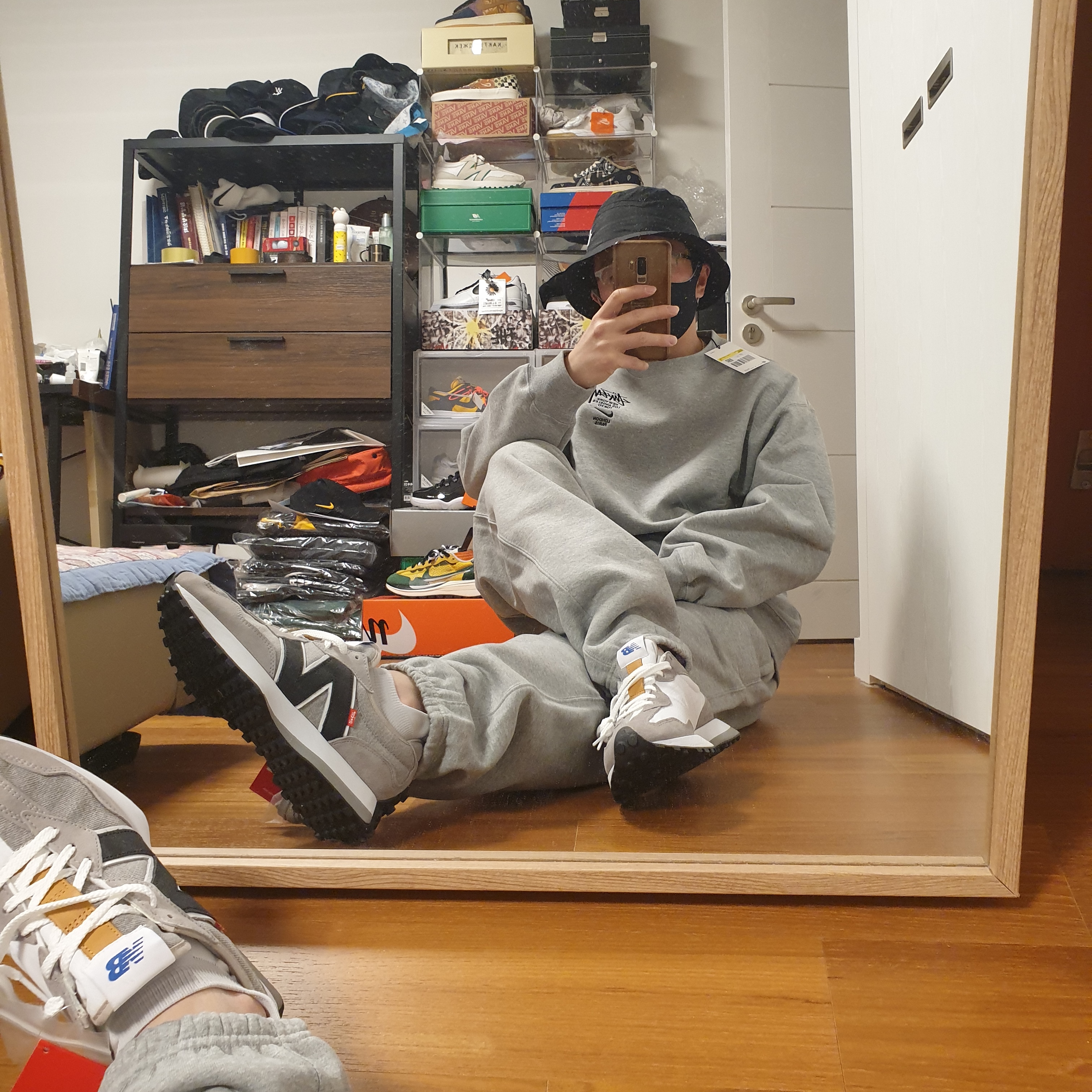 Nike x Stussy Bucket Hat Black, Nike x Stussy NRG ZR Fleece Crewneck Heather Grey - US/EU 착용 스타일 - 3