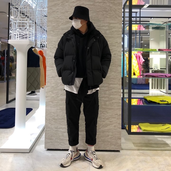 Nike x Sacai VaporWaffle Royal Fuchsia 착용 스타일
