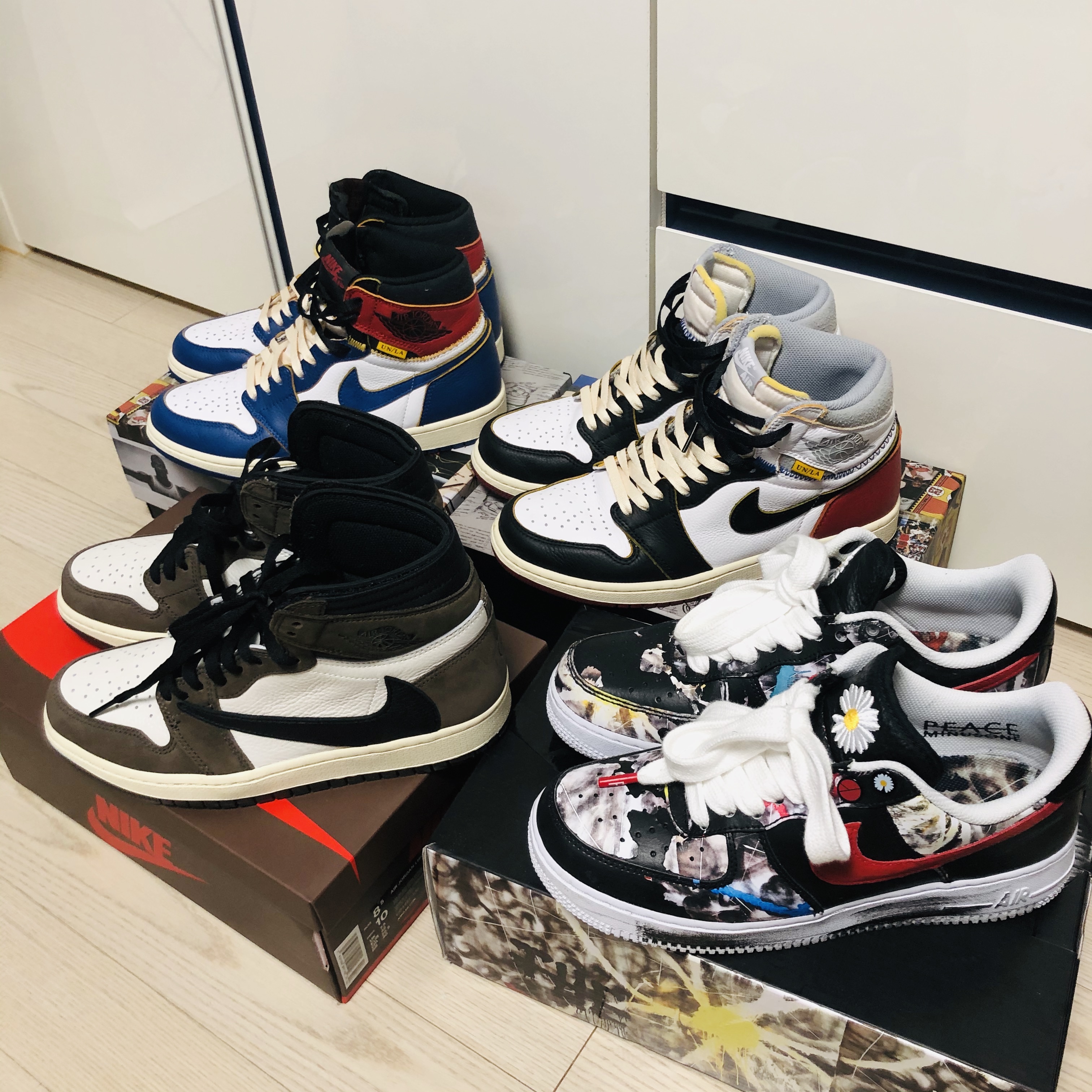 Jordan 1 x Travis Scott Retro High OG SP Mocha, Jordan 1 x Union Retro High Blue Toe 착용 스타일