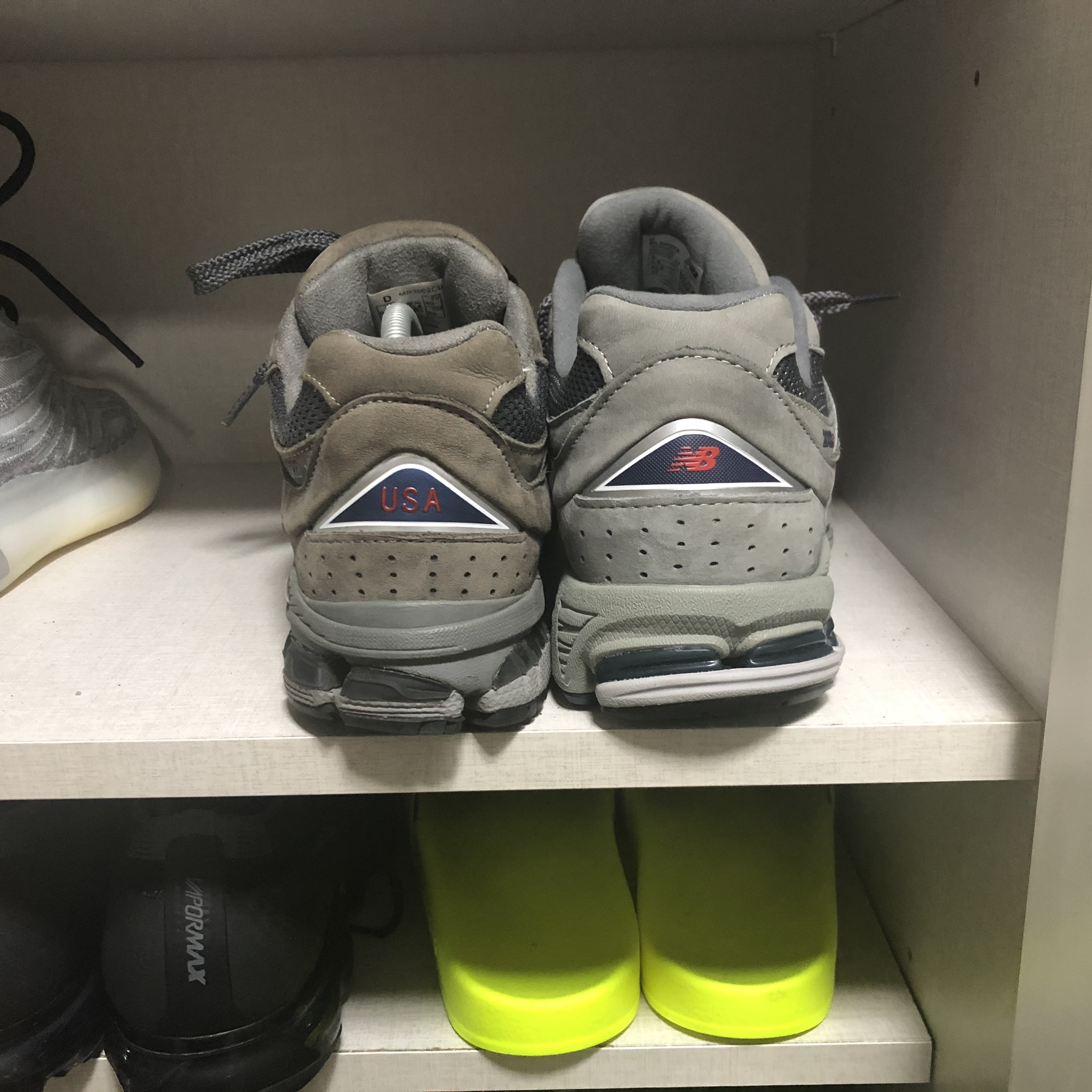 New Balance 2002R Gray 착용 스타일 - 3