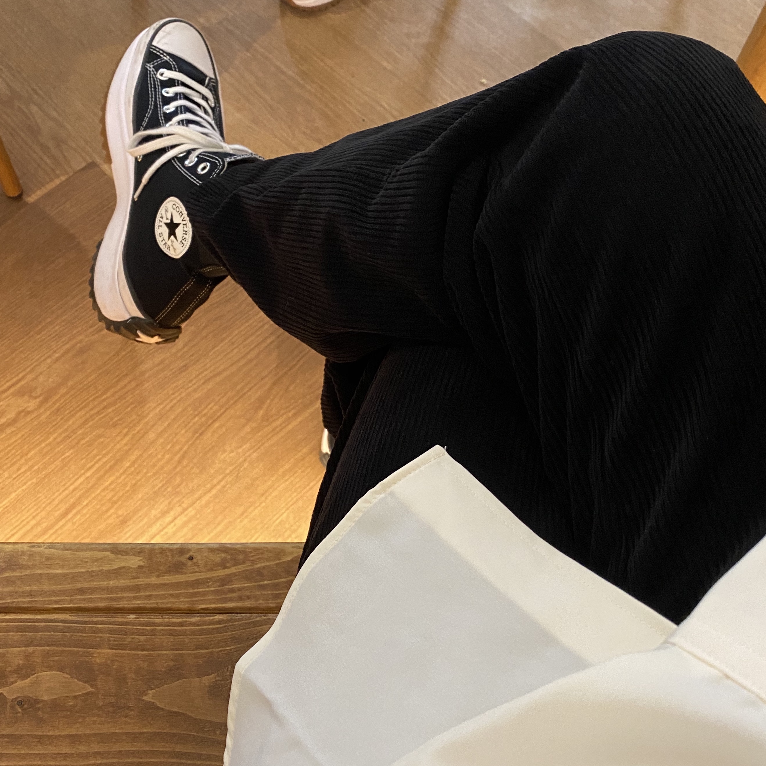 Converse Run Star Hike Hi Black White Gum 착용 스타일 - 3