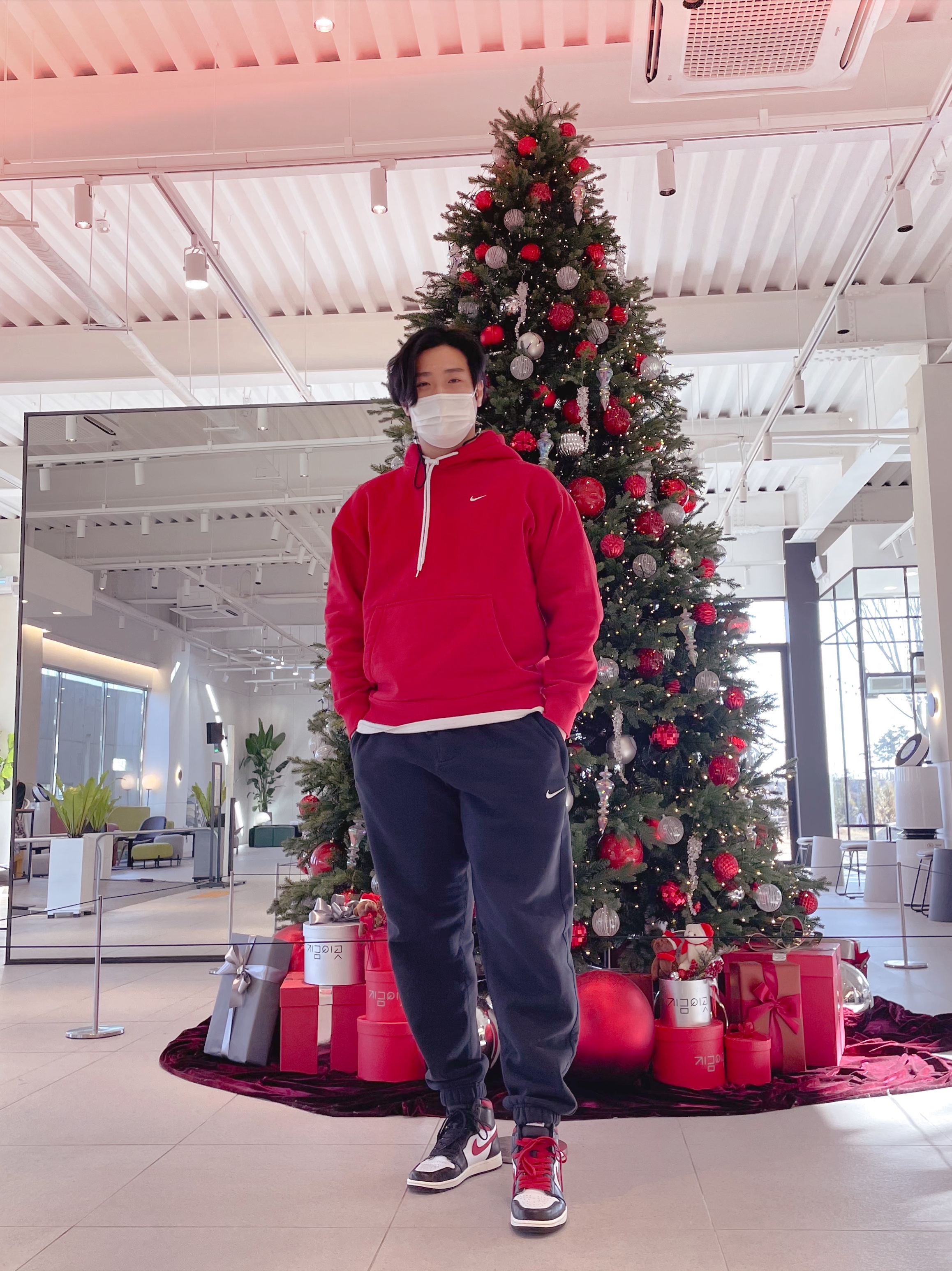 Jordan 1 Retro High OG Gym Red, Nike M NRG Hoodie Red 착용 스타일