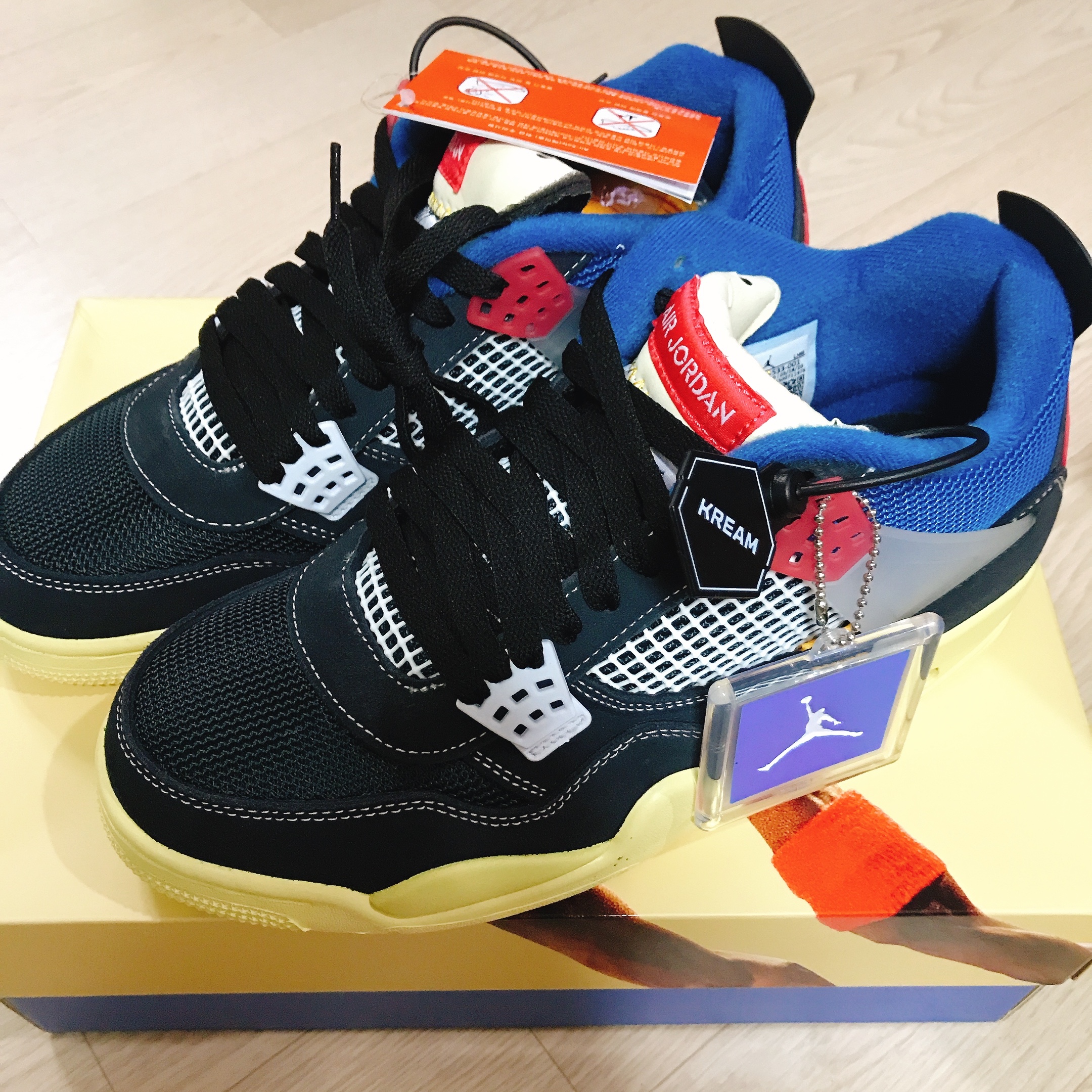 Jordan 4 x Union Retro Off Noir, Jordan 5 x Off-White Retro SP Sail Fire Red 착용 스타일 - 1