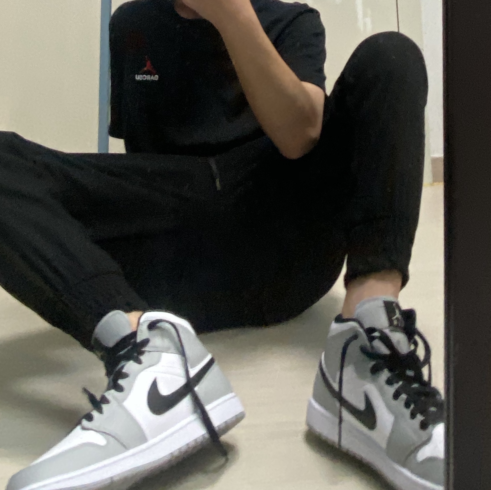 Jordan 1 Mid Light Smoke Grey 착용 스타일