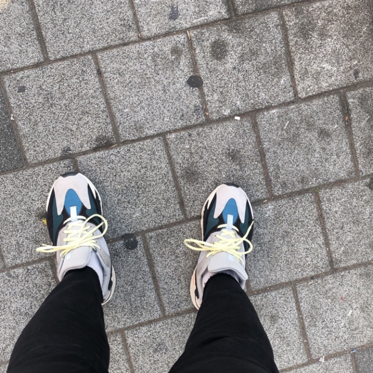 Adidas Yeezy Boost 700 Wave Runner Solid Grey 2017/2019 착용 스타일 - 3
