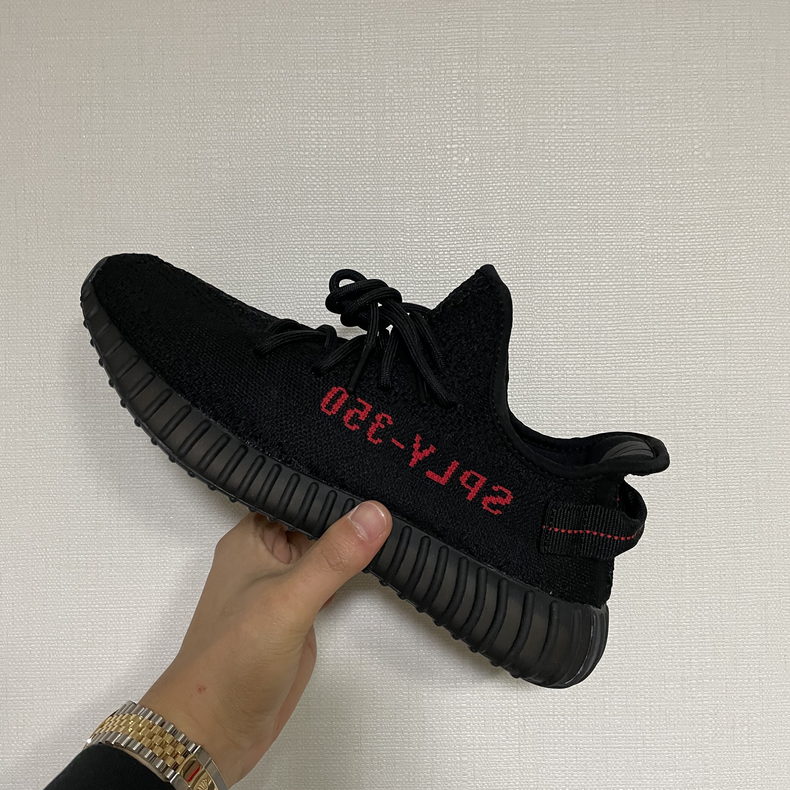 Adidas Yeezy Boost 350 V2 Black Red 2020 착용 스타일