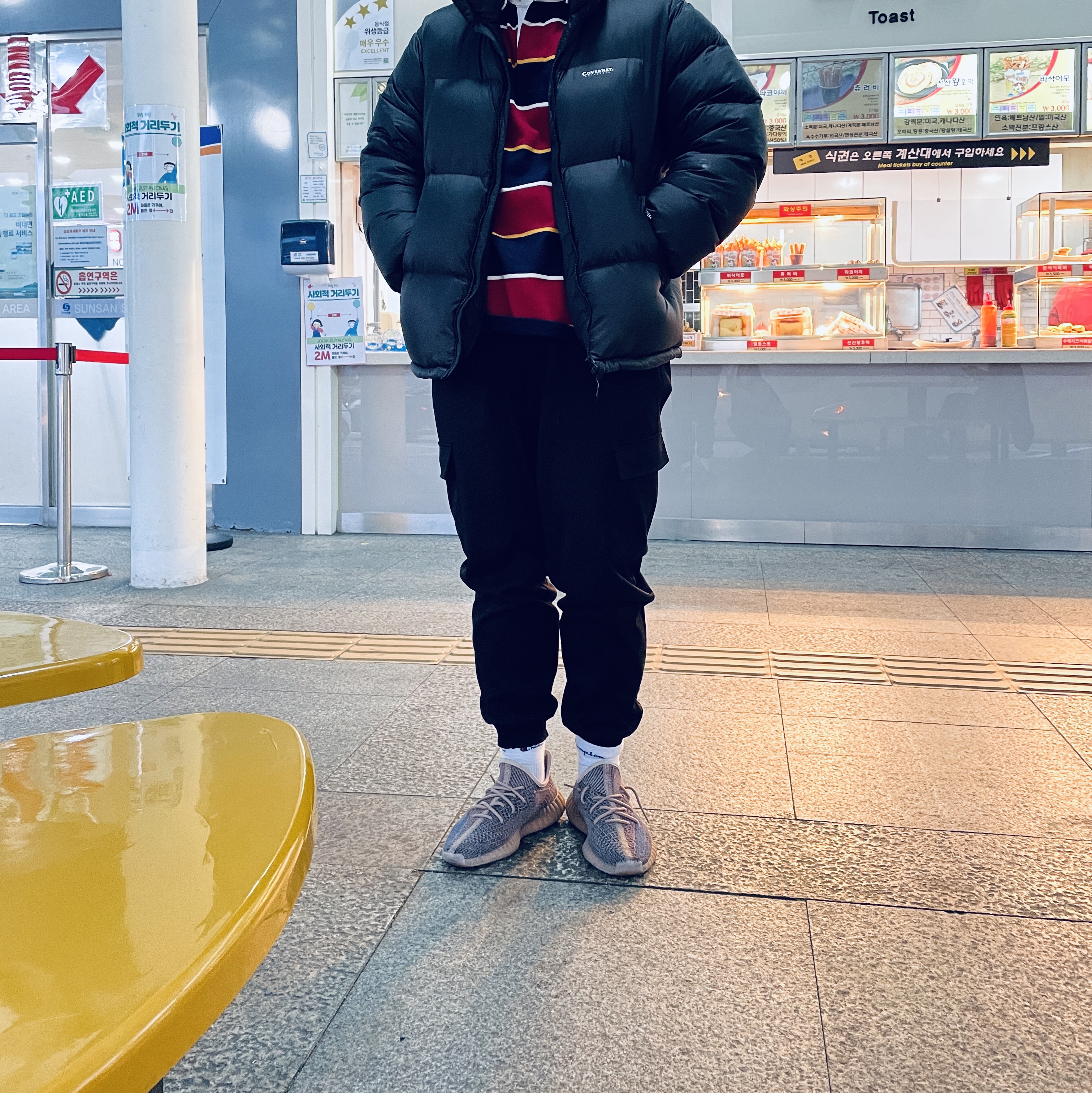 Adidas Yeezy Boost 350 V2 Fade 착용 스타일