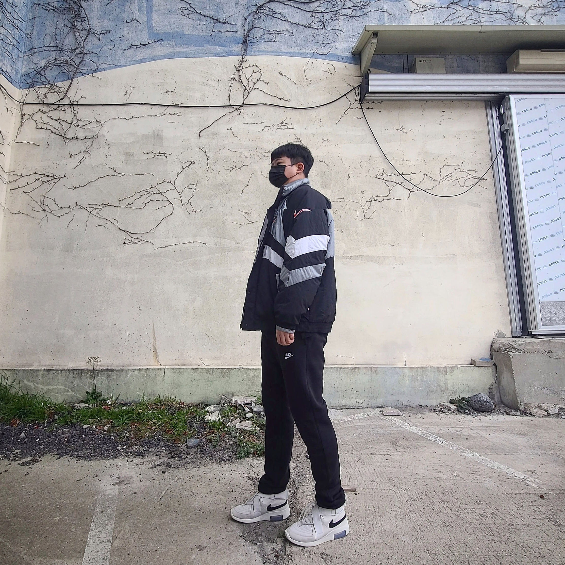 Nike x Fear of God Air Fear of God Raid Light Bone 착용 스타일